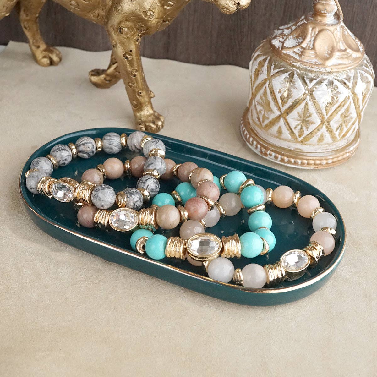 Earthy Gleam – Statement Beaded Bracelet with Oval Crystal: Gray