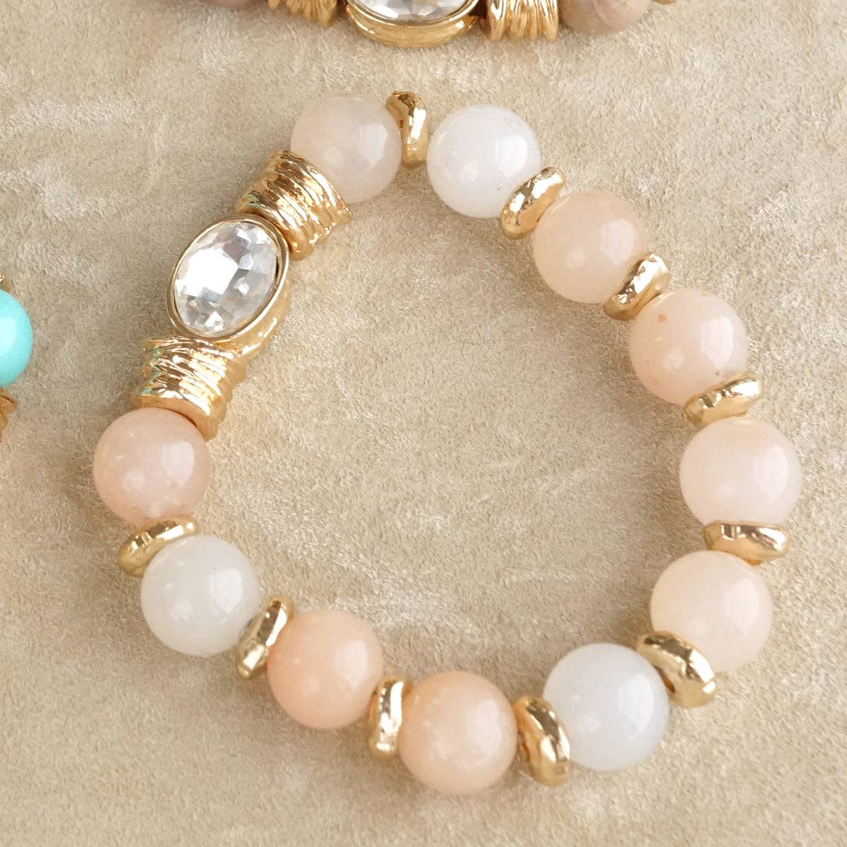 Earthy Gleam – Statement Beaded Bracelet with Oval Crystal: Gray