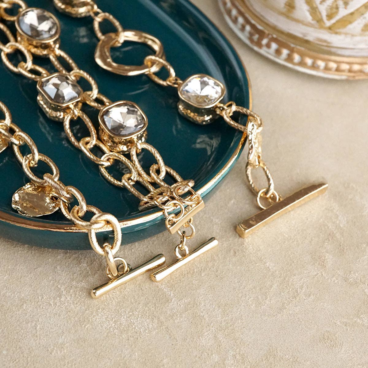Brilliant Bond – Statement Chain Bracelets with Reflective Crystals: Double strand - Gray crystals