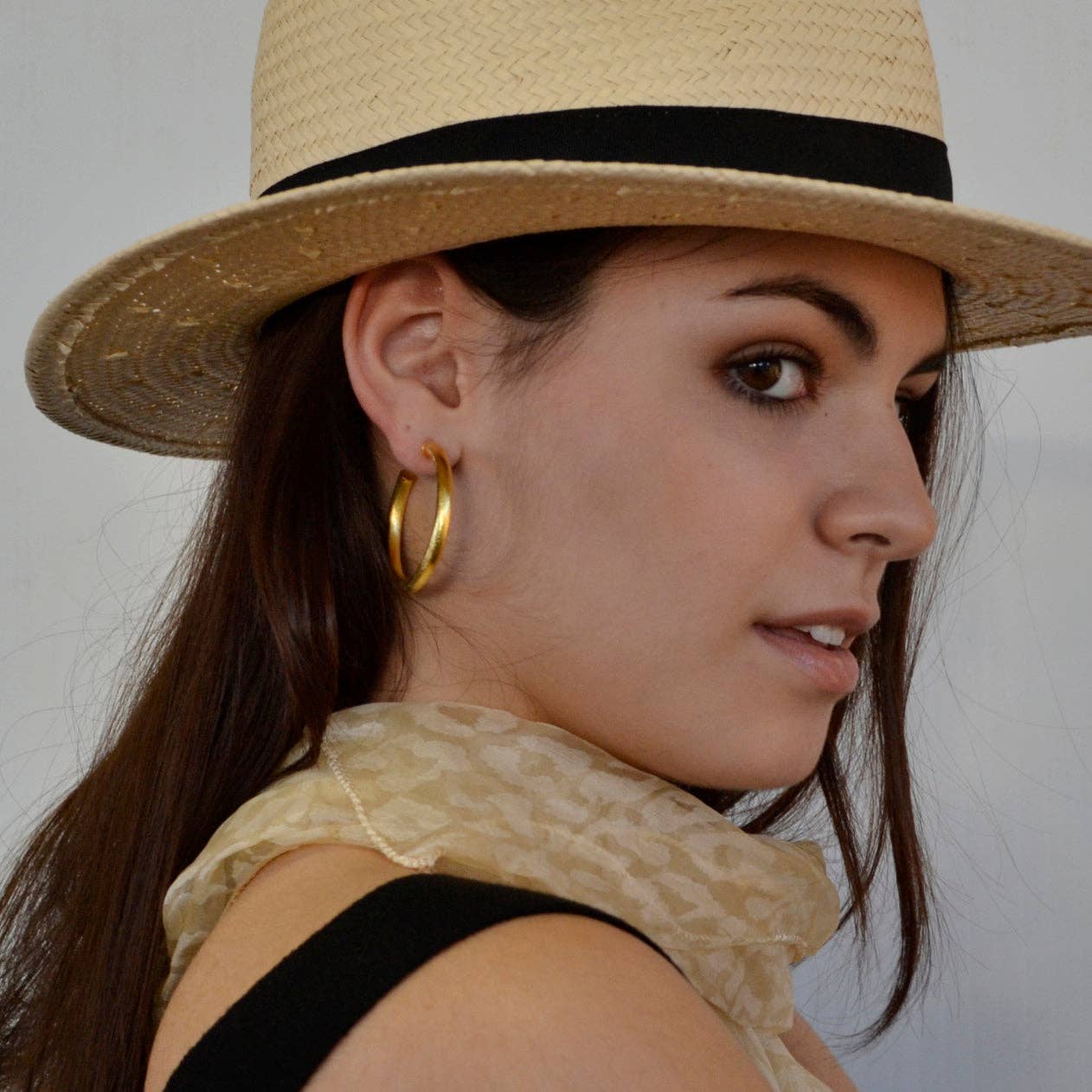 ST. TROPEZ HOOP EARRINGS: Silver