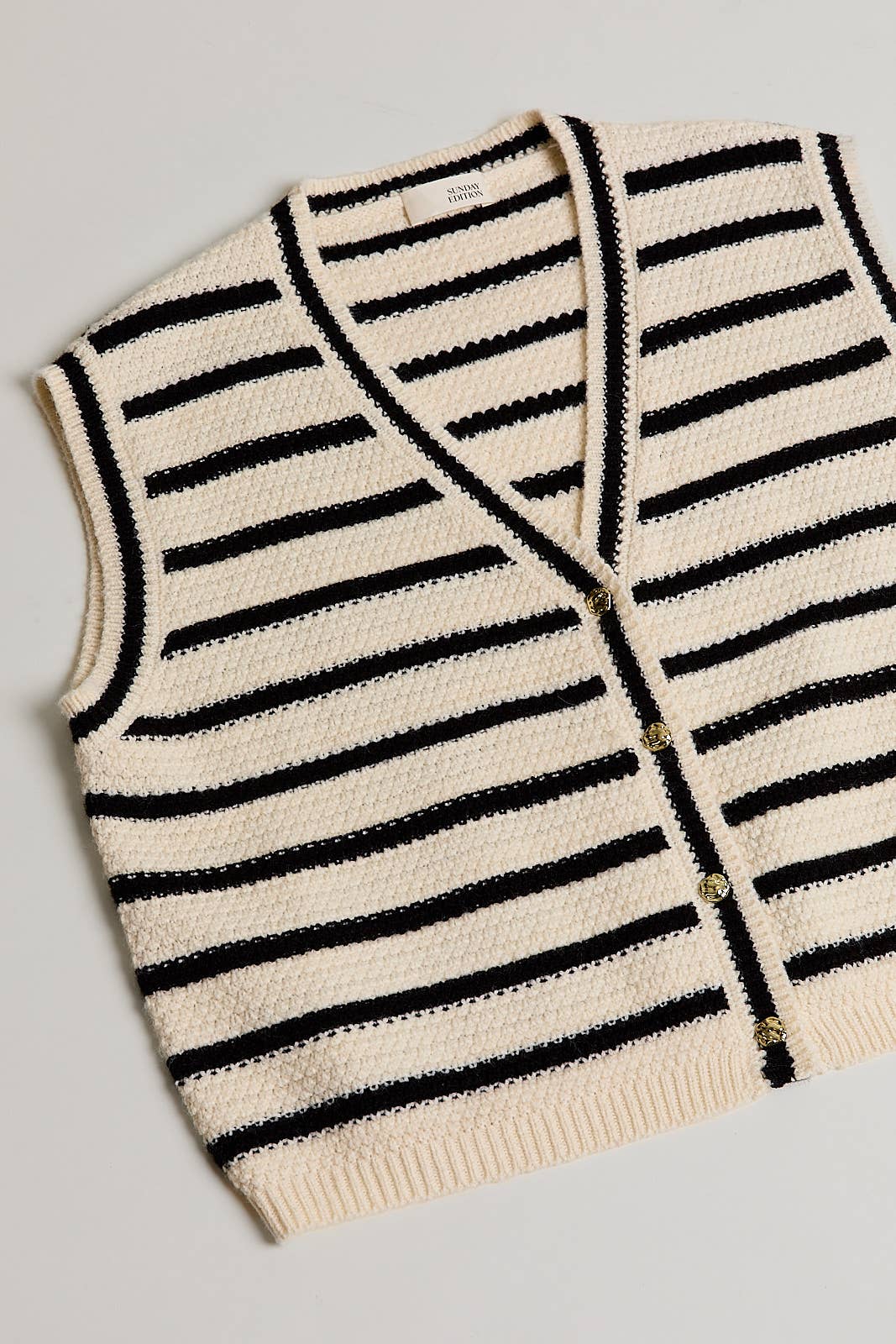 V-NECK BUTTON DOWN SLEEVELESS STRIPE SWEATER VEST: WHITE-BLACK STRIPE / S