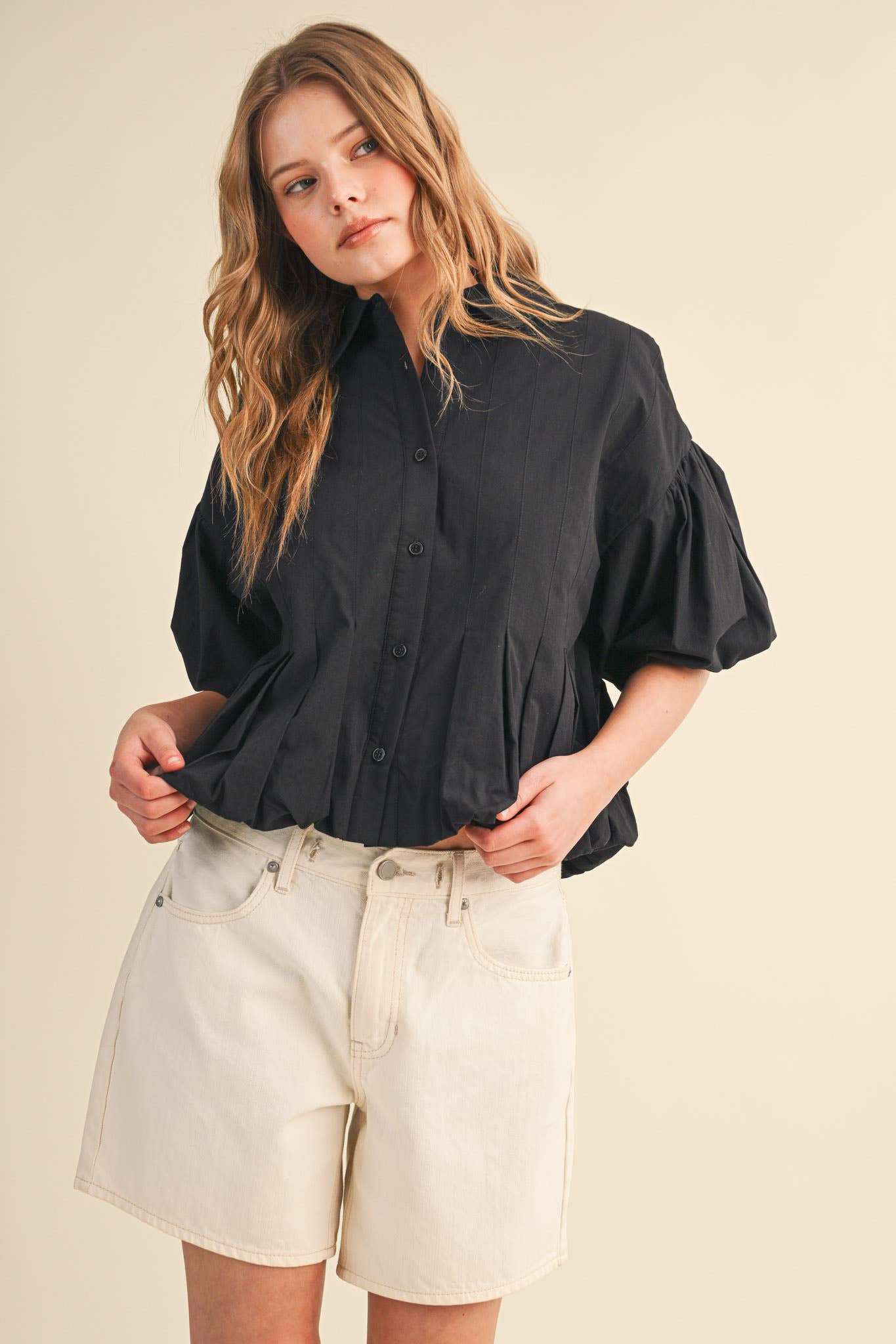 PLEATED BUBBLE HEM BUTTON DOWN TOP MTP4694: OFF WHITE / S