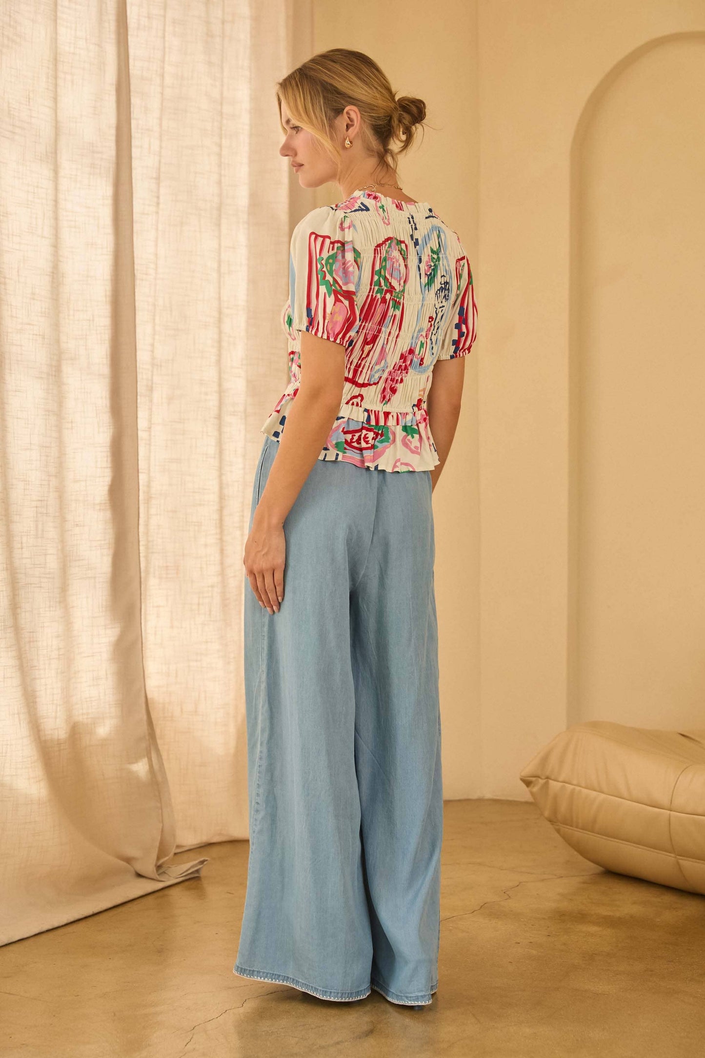 Short Sleeve Printed Peplum Top with Smocking Detail: White-Red / XS