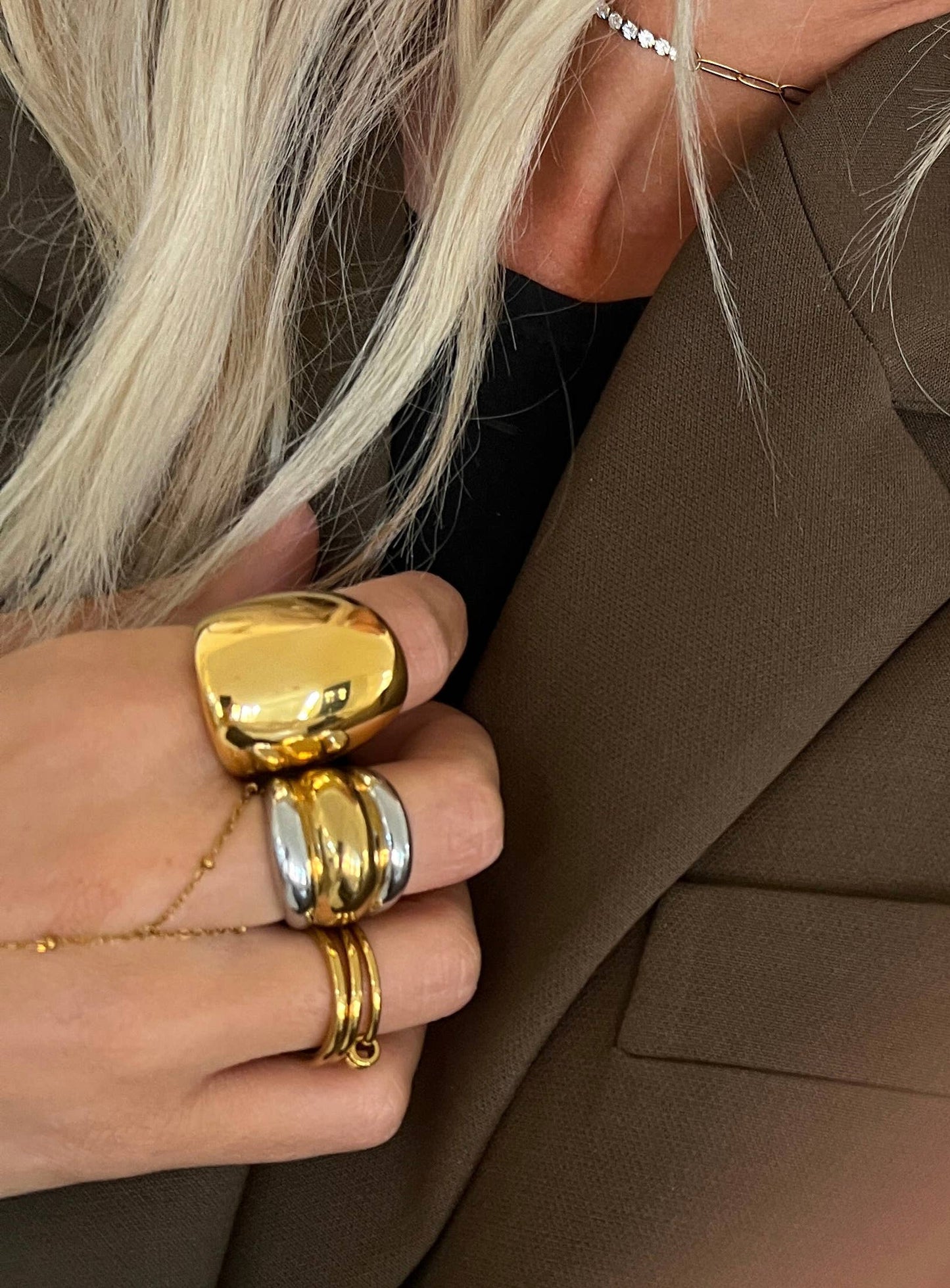 THE CLARA RING : 8