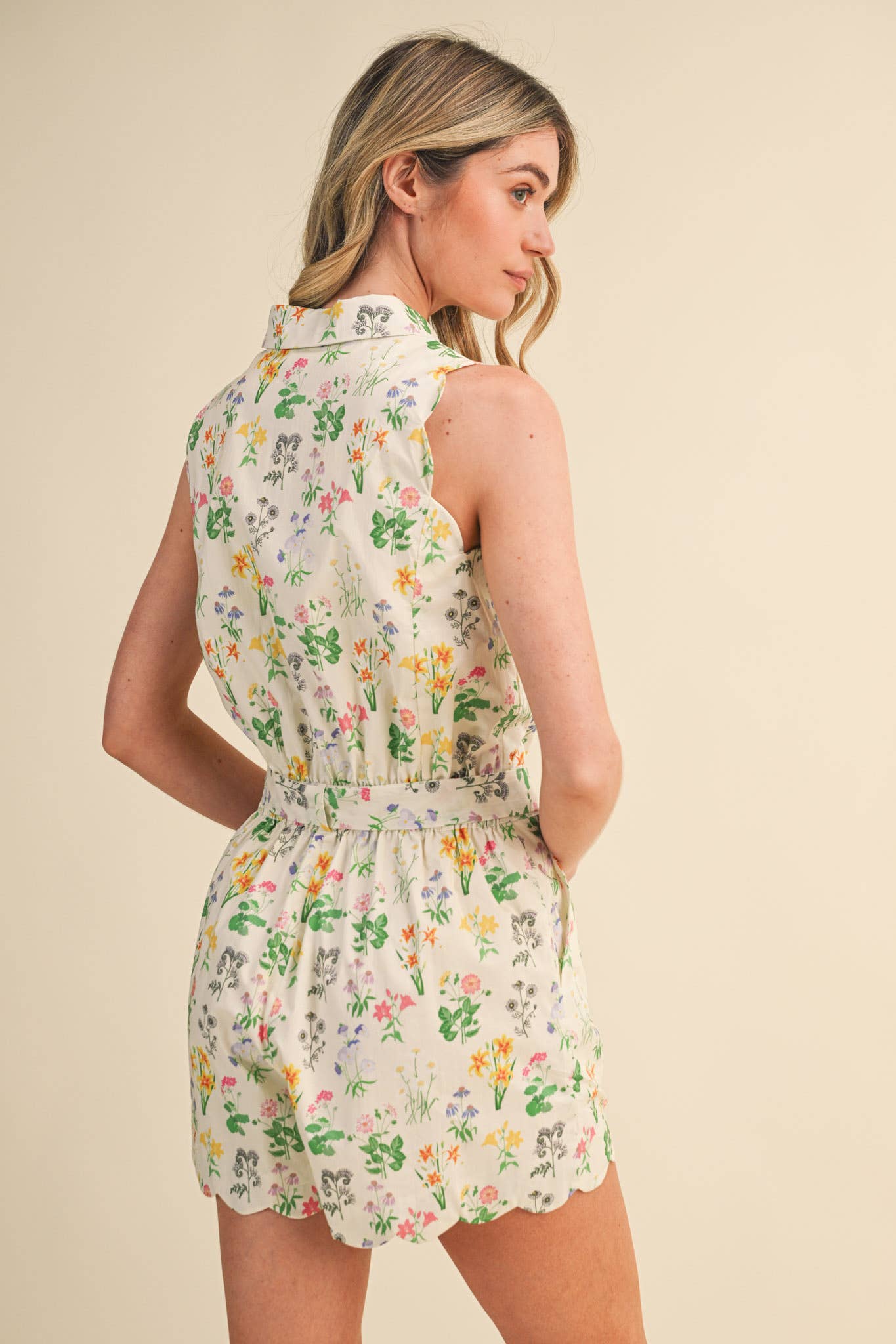 FLORAL PRINT SCALLOPED EDGE BUTTON DOWN ROMPER MP4898: OLIVE FLORAL / L