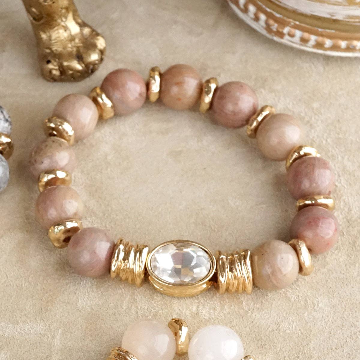 Earthy Gleam – Statement Beaded Bracelet with Oval Crystal: Gray