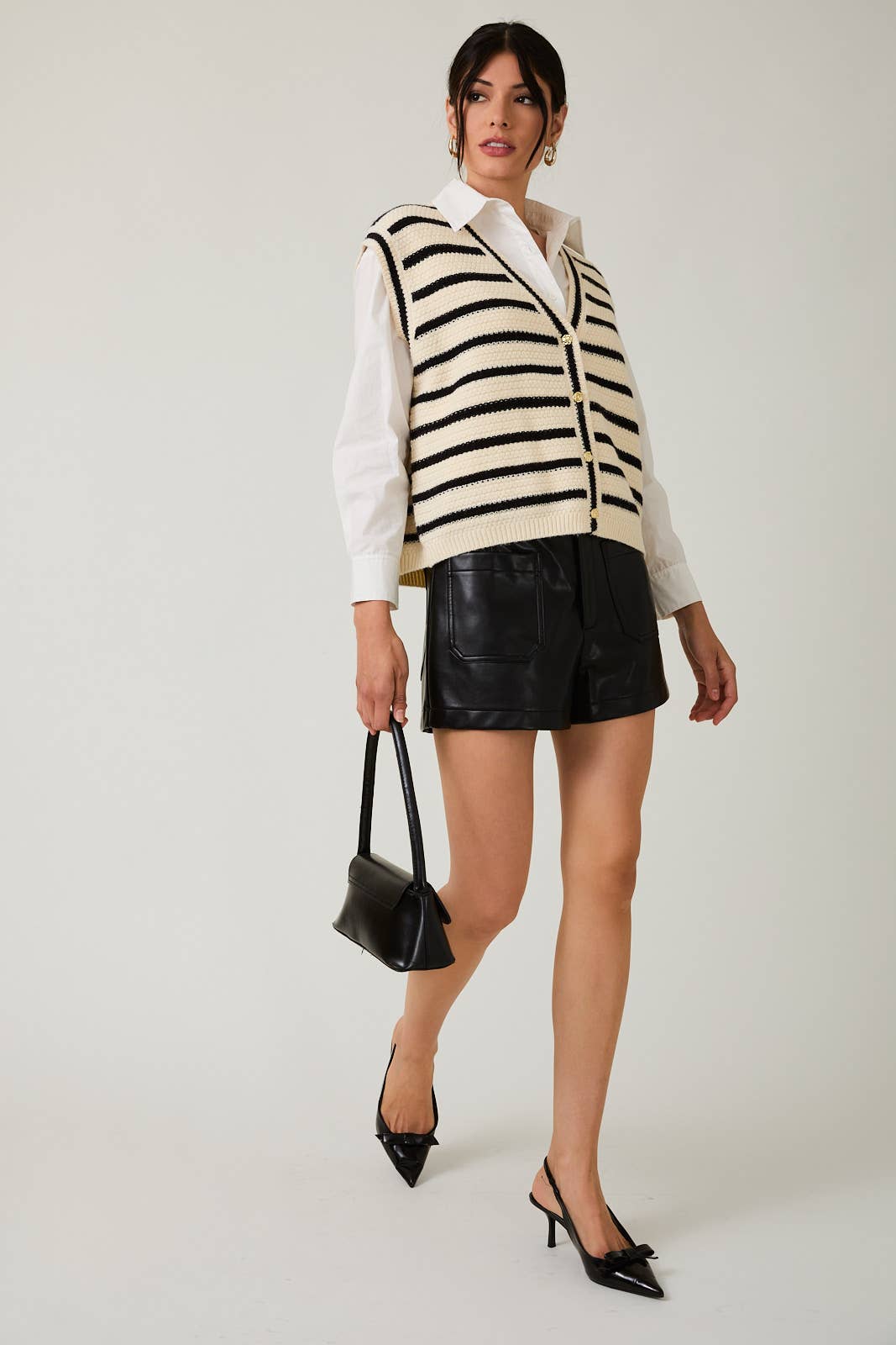 V-NECK BUTTON DOWN SLEEVELESS STRIPE SWEATER VEST: WHITE-BLACK STRIPE / S