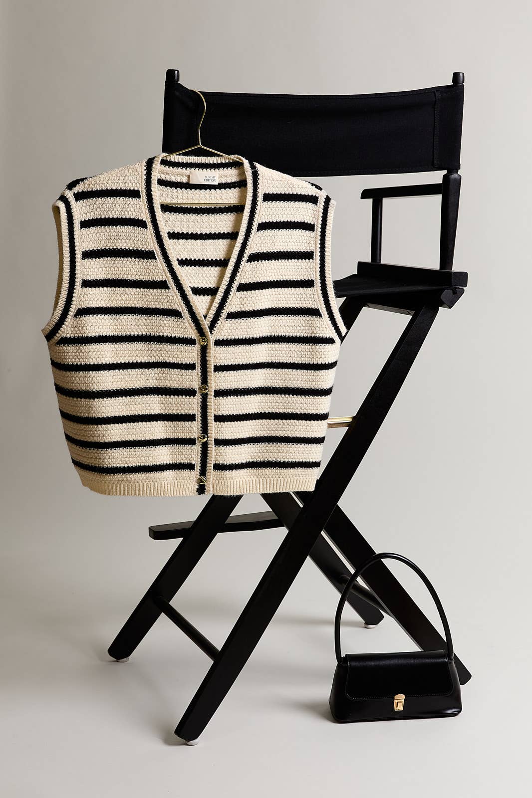 V-NECK BUTTON DOWN SLEEVELESS STRIPE SWEATER VEST: WHITE-BLACK STRIPE / S