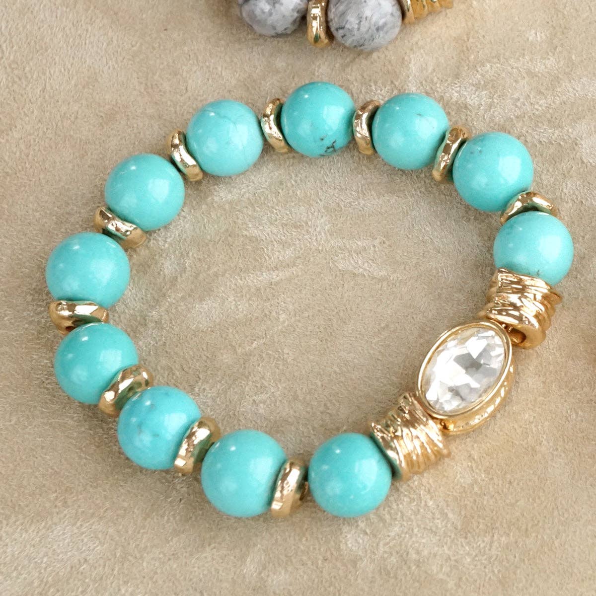 Earthy Gleam – Statement Beaded Bracelet with Oval Crystal: Gray