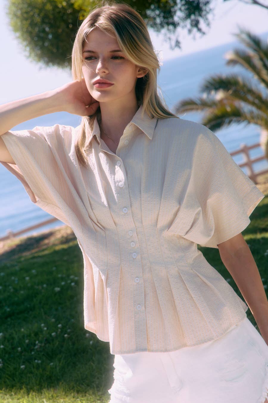 Button-up Shirt: White / L