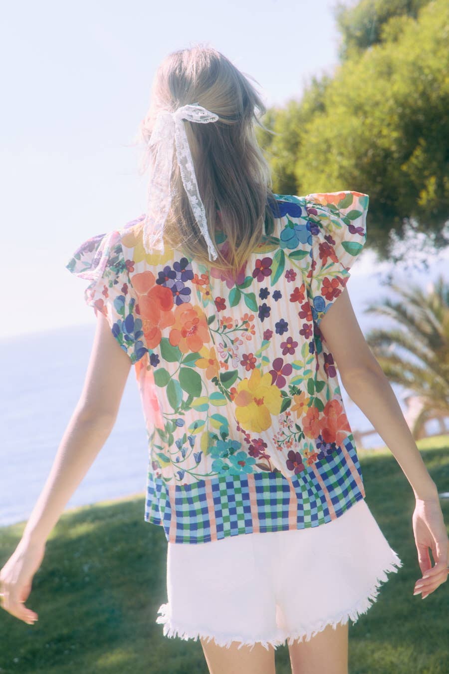 Floral Border Printed Flutter Sleeve Blouse: Peach Bloom / S