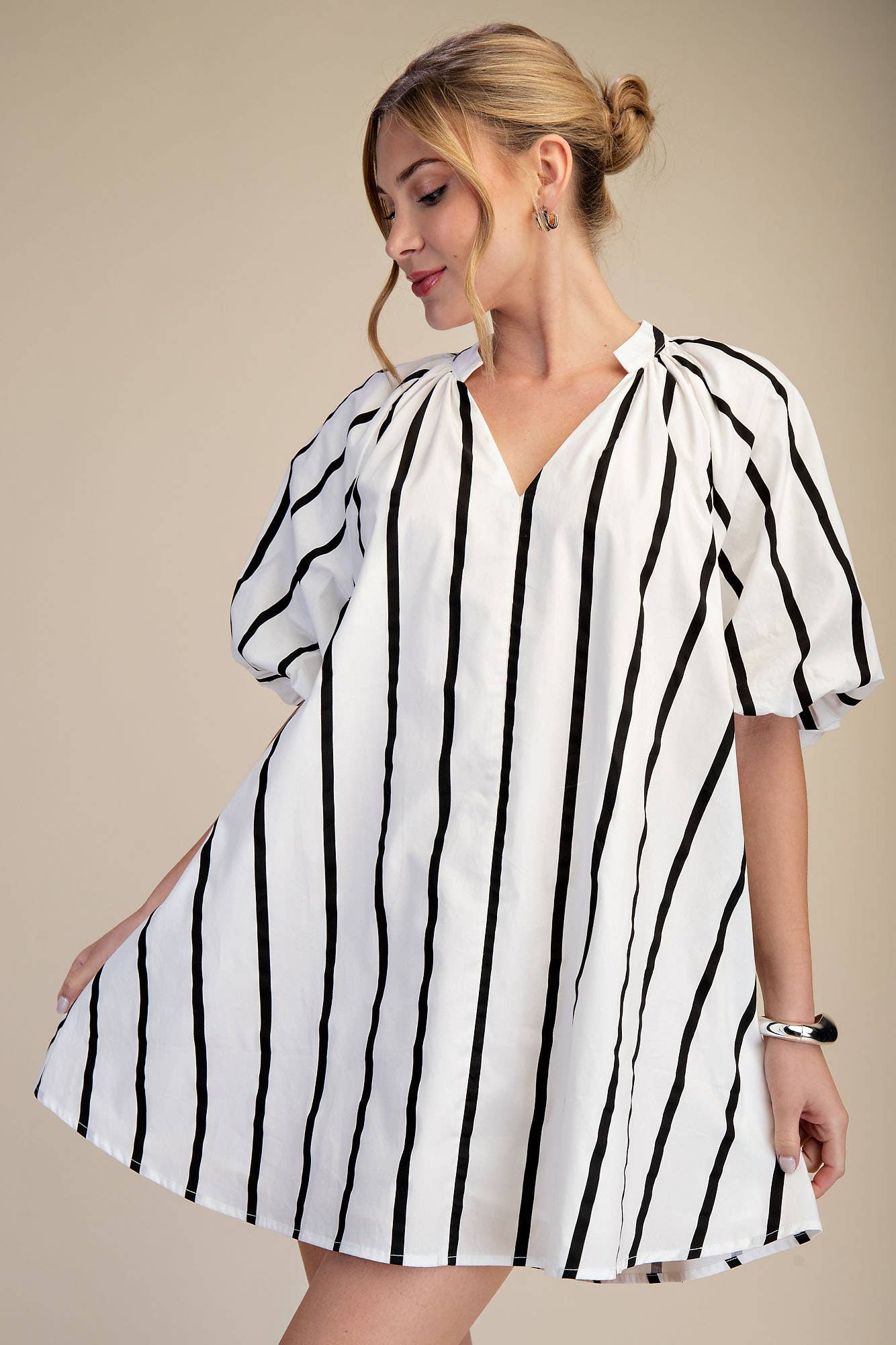 Puff-Sleeve Stripe Mini Shift Dress: Kelly Green / S