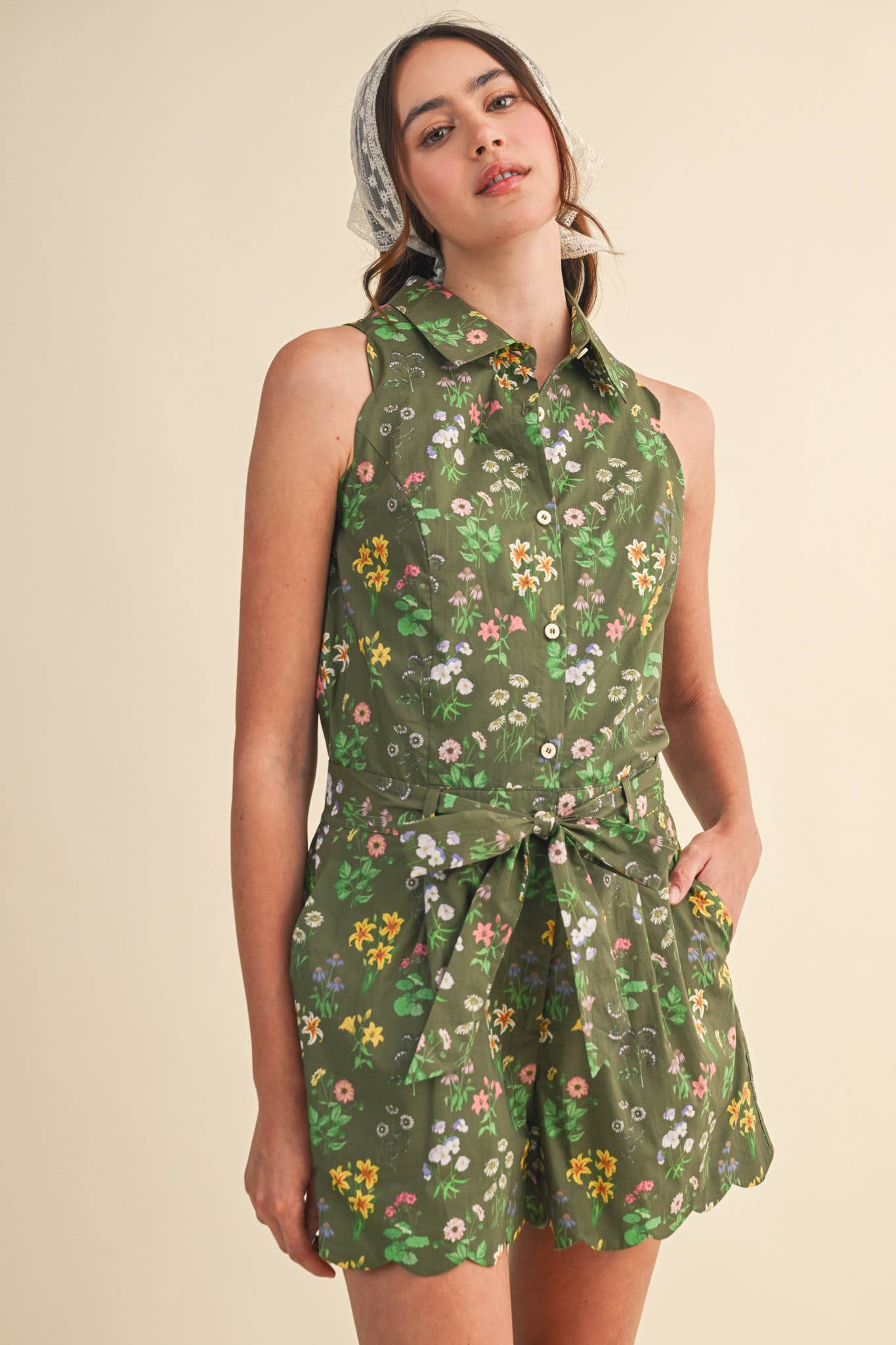 FLORAL PRINT SCALLOPED EDGE BUTTON DOWN ROMPER MP4898: OLIVE FLORAL / L