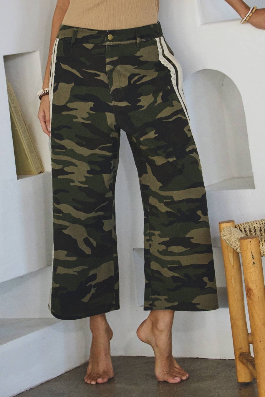 Camo Printed Washed Denim Cropped Pants: Washed Camo / M