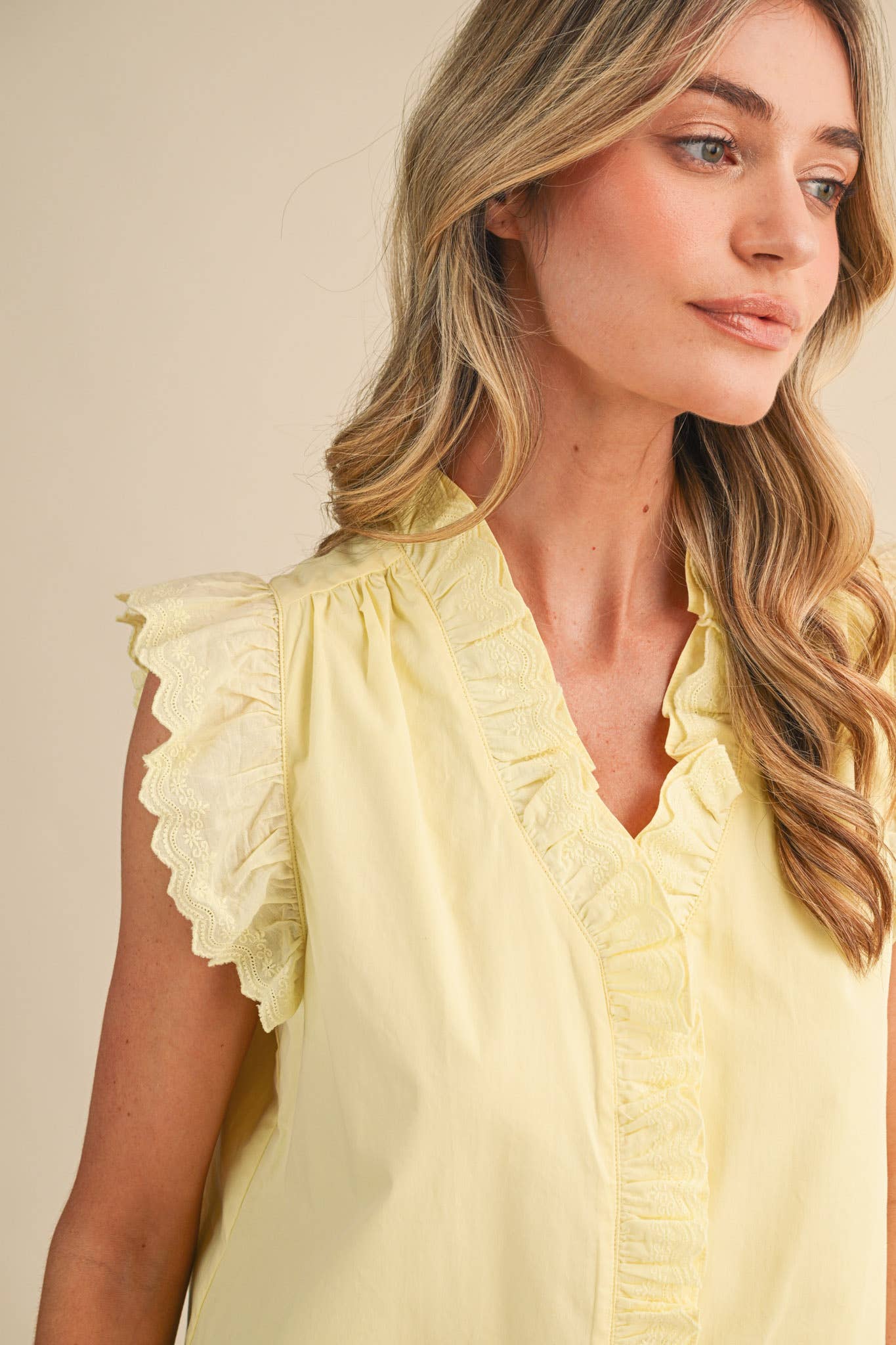 LACE TRIM RUFFLED BUTTON DOWN TOP MTP4764: LEMON DROP / M