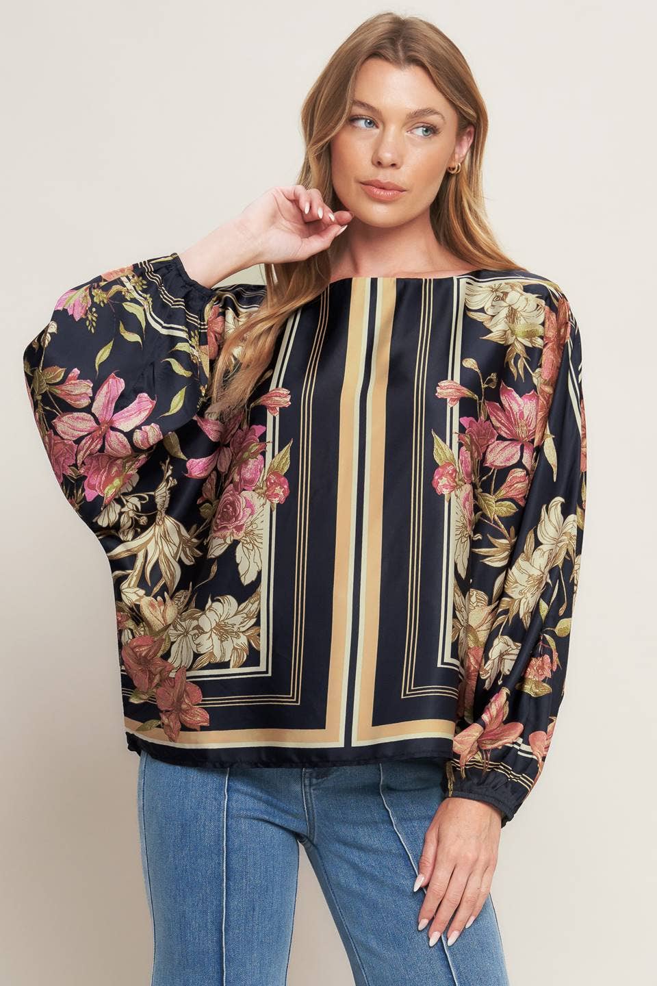 A printed woven top - IT13893: Black / Contemporary / S