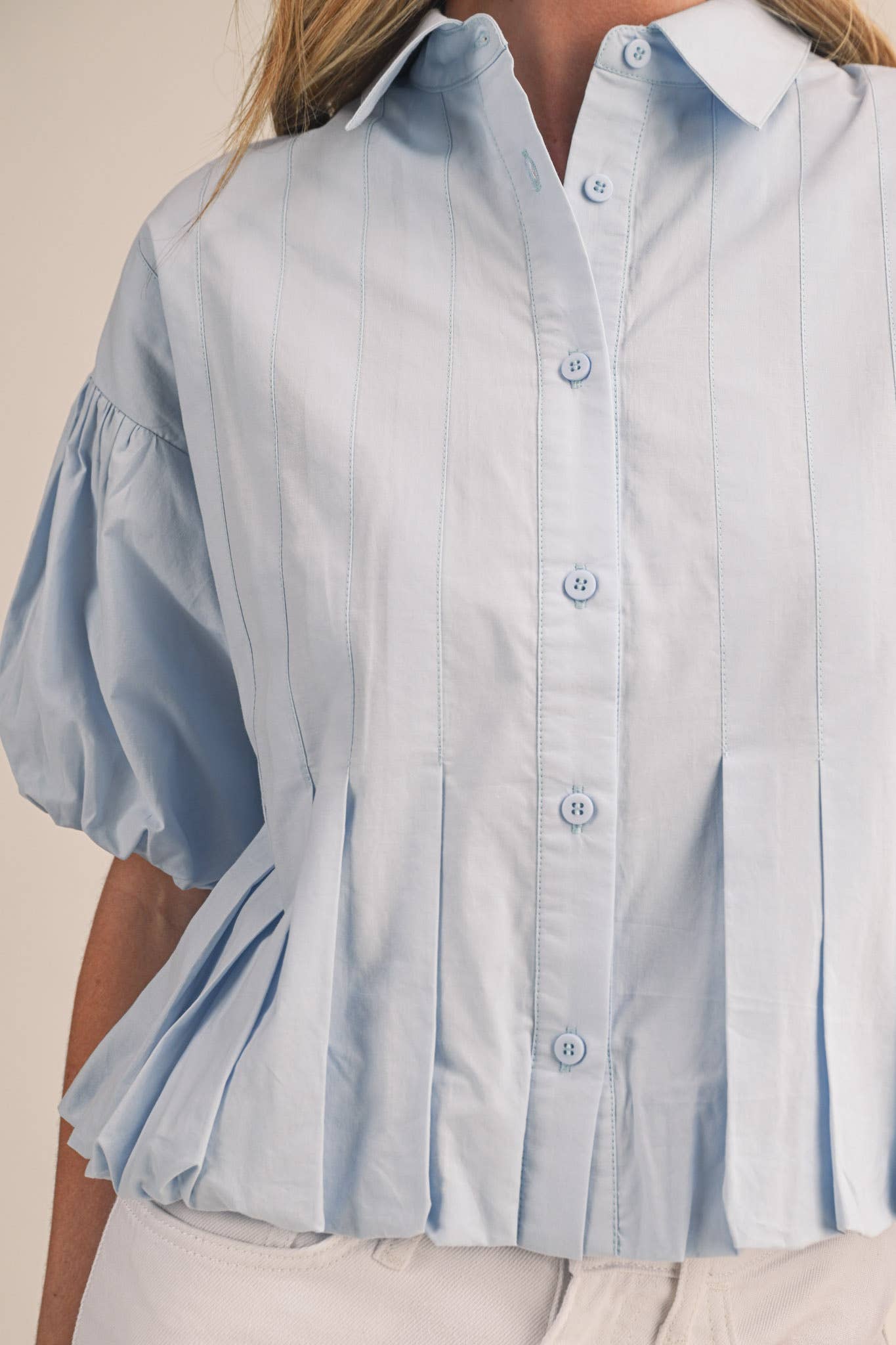 PLEATED BUBBLE HEM BUTTON DOWN TOP MTP4694: SKY BLUE / M