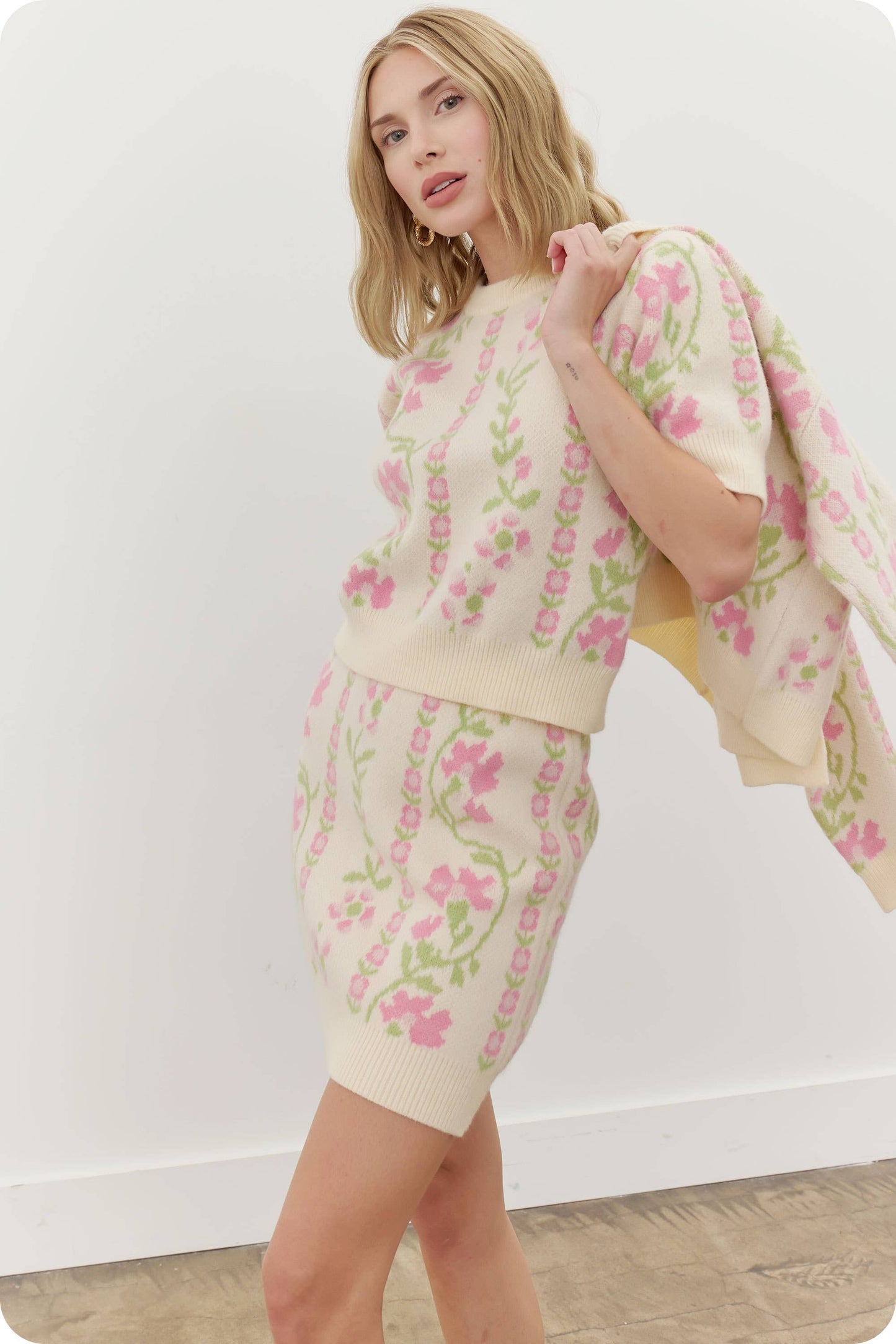Floral Intarsia Sweater Mini Skirt: Cream / L