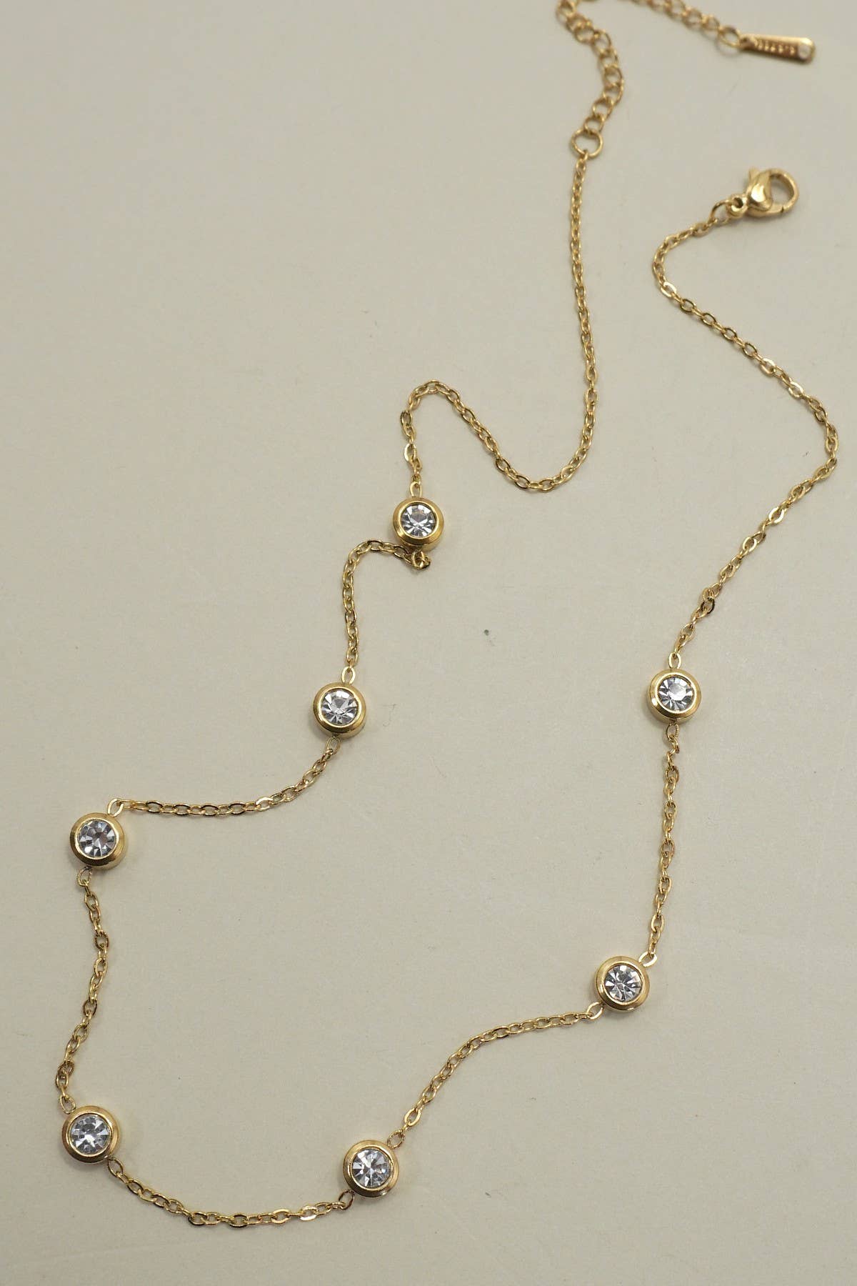 18K STAINLESS STEEL TARNISH FREE RHINESTONE NECK | 40NK9543: GOLD