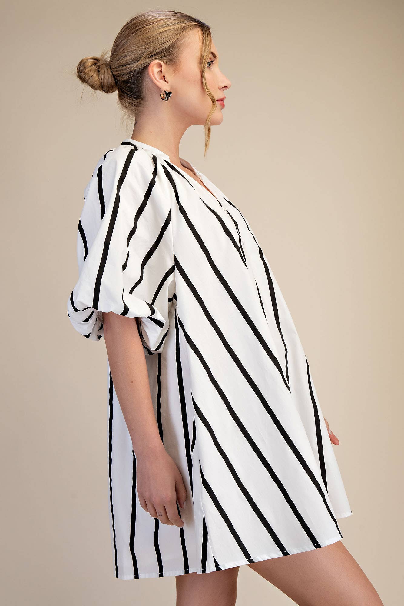 Puff-Sleeve Stripe Mini Shift Dress: Kelly Green / S