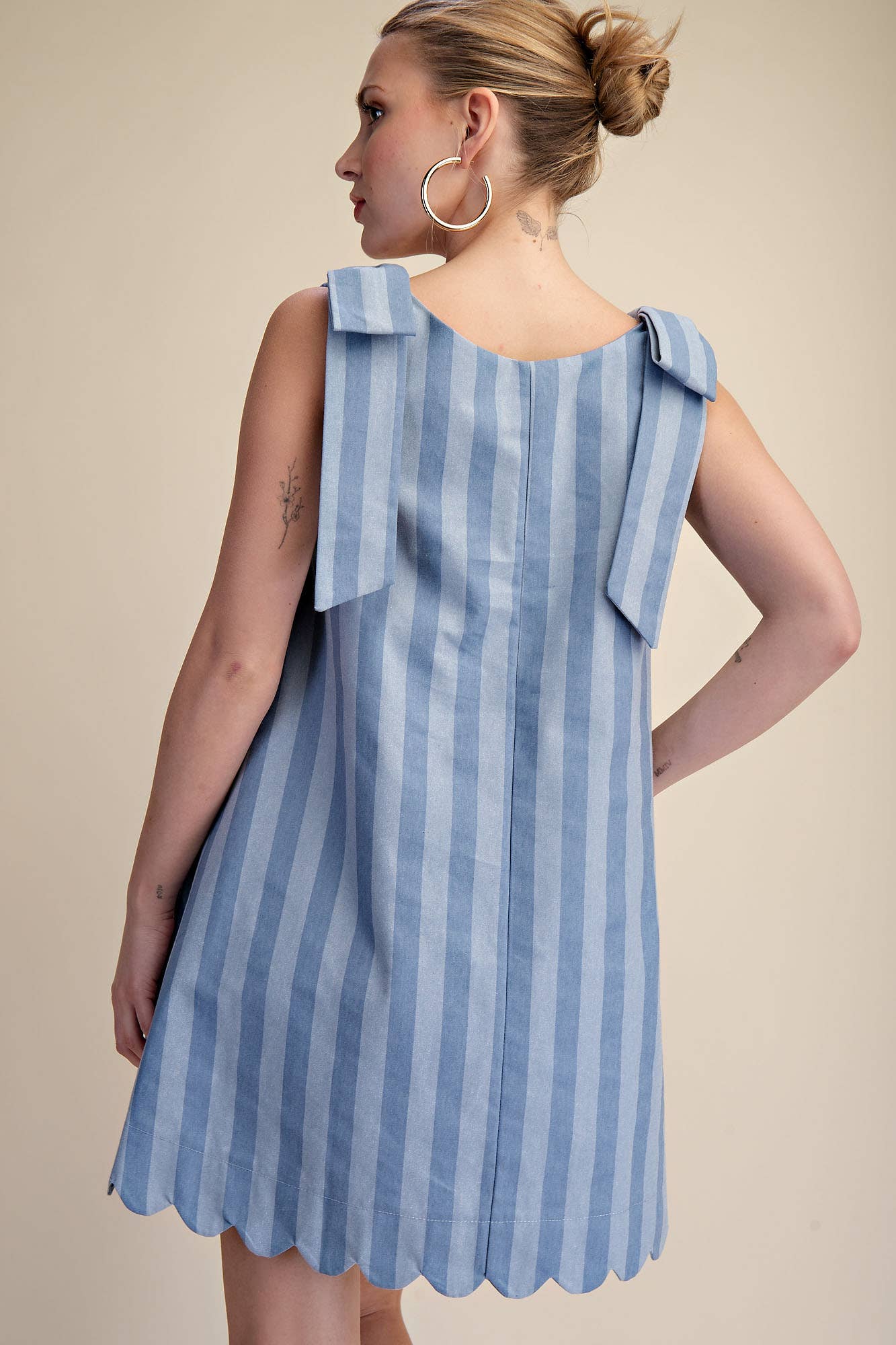 Scoop Neck Bow Shoulder Scallop Mini Dress: Taupe / S