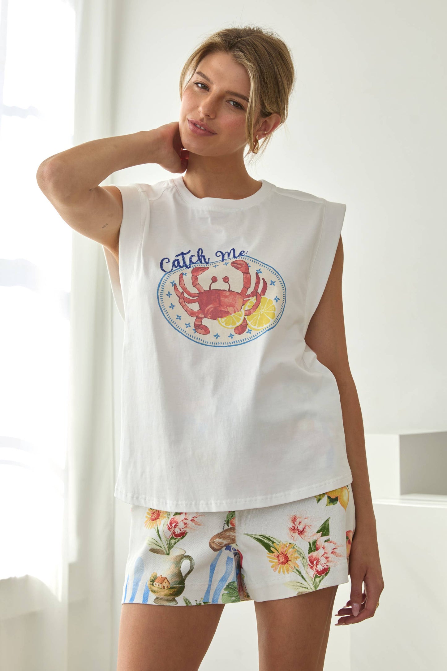 Catch Me Crab Graphic Sleeveless Tee: White / M