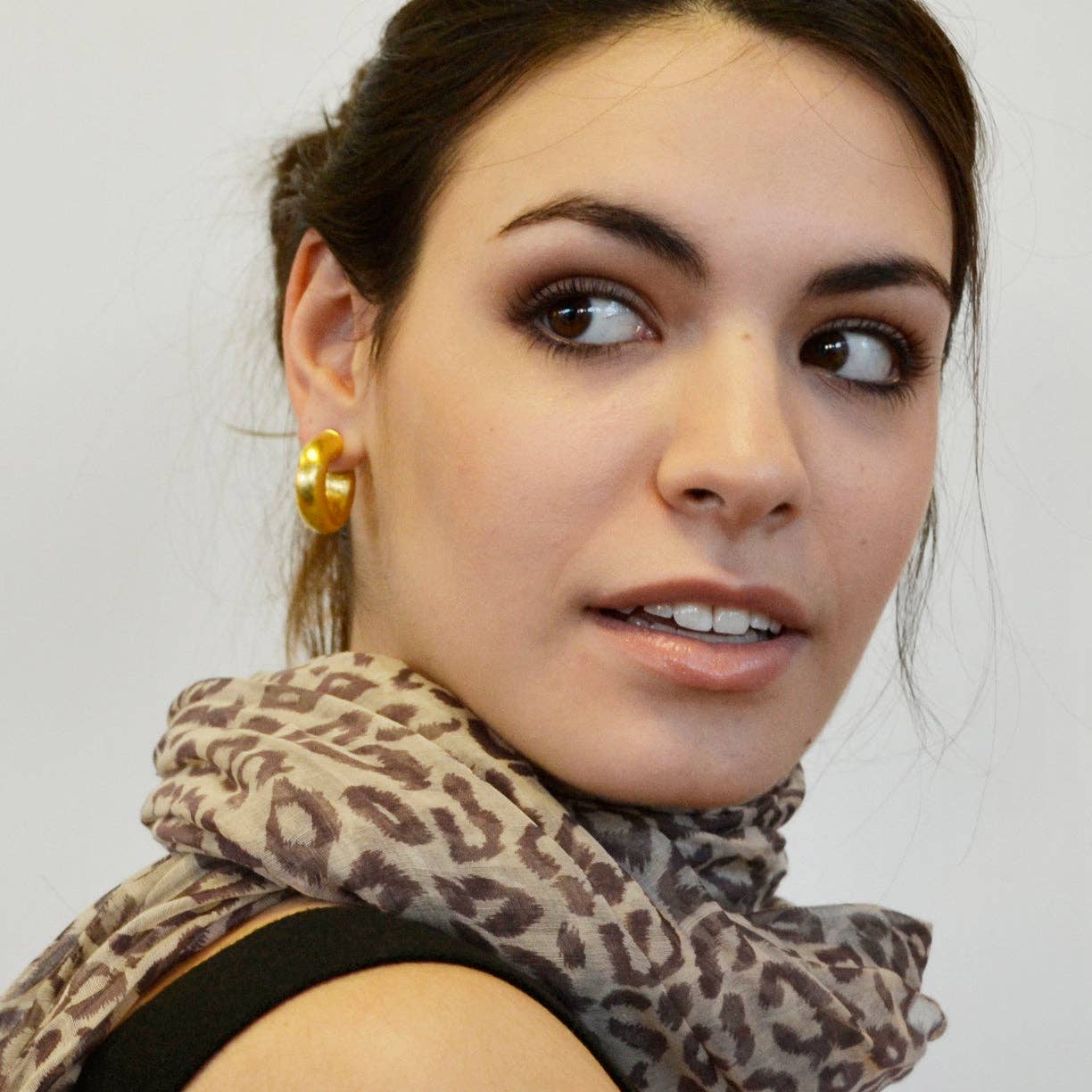 MONTPELLIER HOOP EARRINGS: Model Wearing Gold