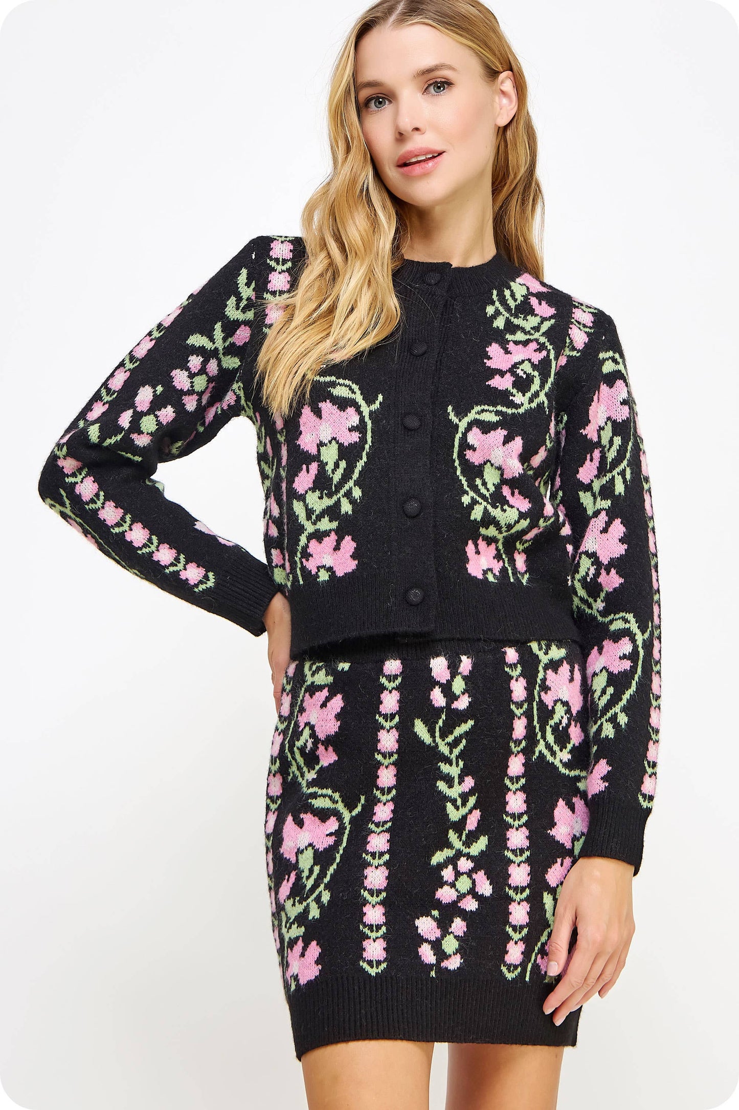 Floral Intarsia Sweater Cardigan: Cream / M