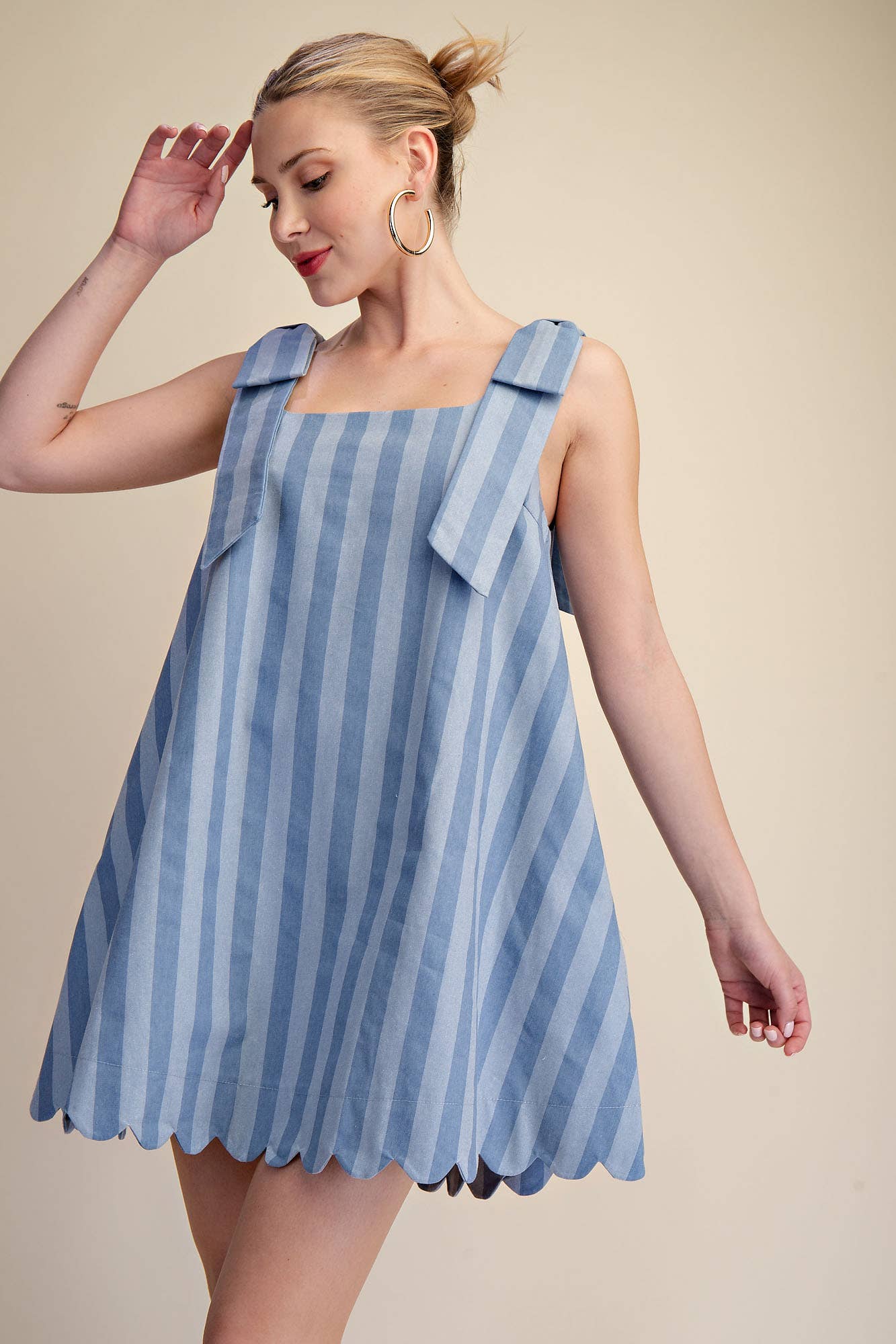 Scoop Neck Bow Shoulder Scallop Mini Dress: Taupe / L