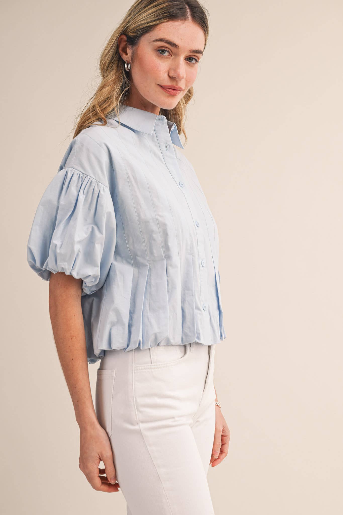 PLEATED BUBBLE HEM BUTTON DOWN TOP MTP4694: SKY BLUE / M