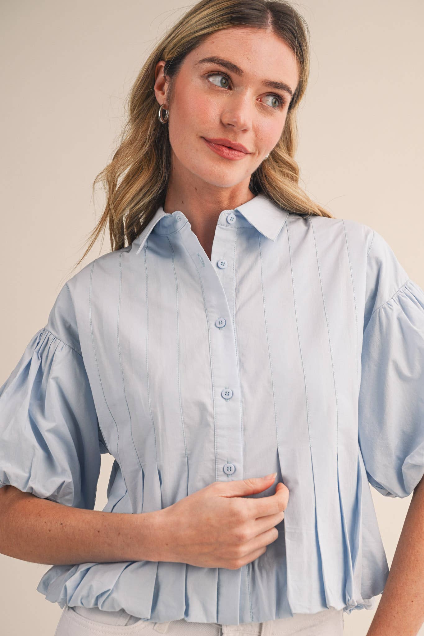 PLEATED BUBBLE HEM BUTTON DOWN TOP MTP4694: SKY BLUE / M