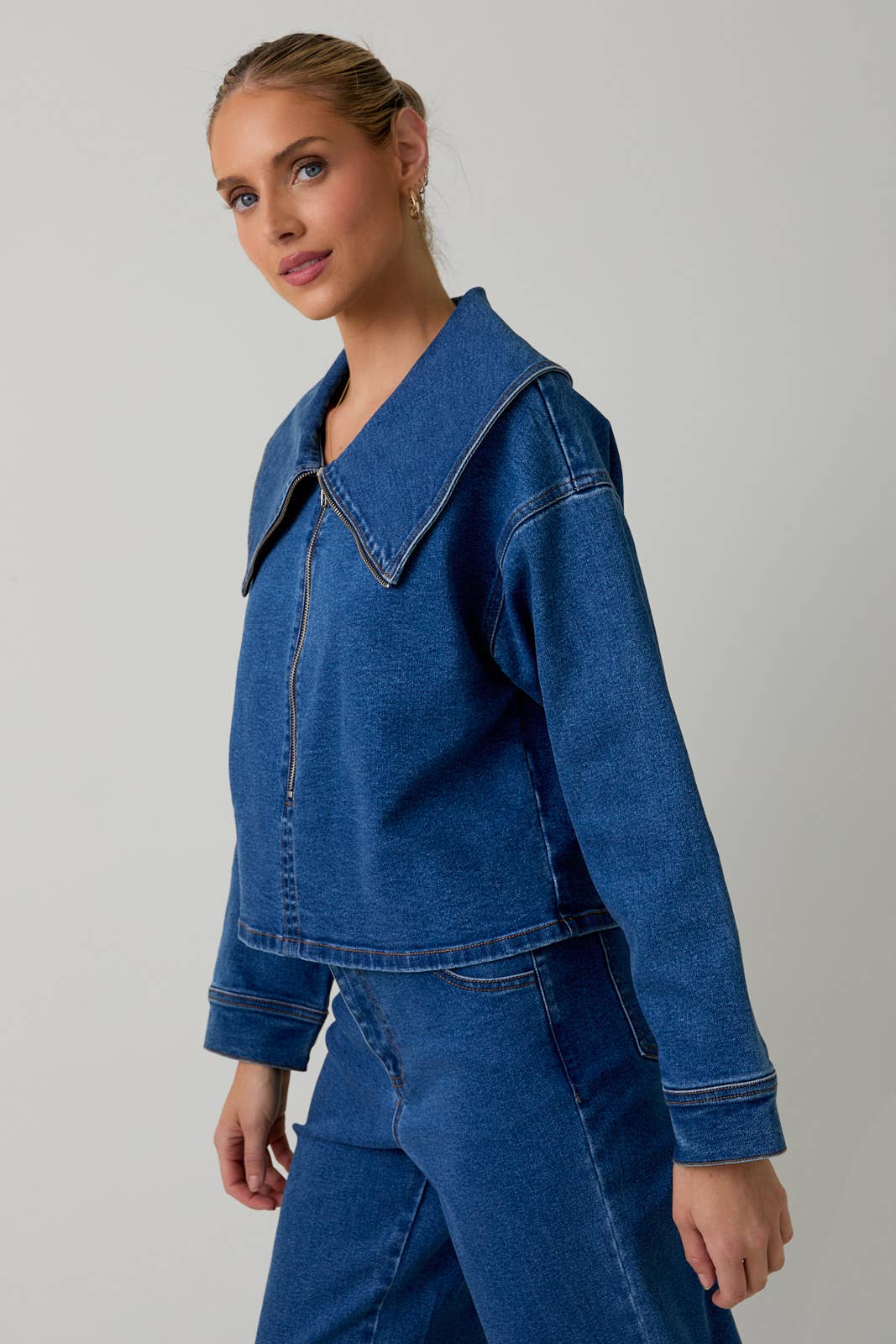 PETER PAN COLLAR LONG SLEEVE ZIP-UP DENIM TOP: DENIM / S
