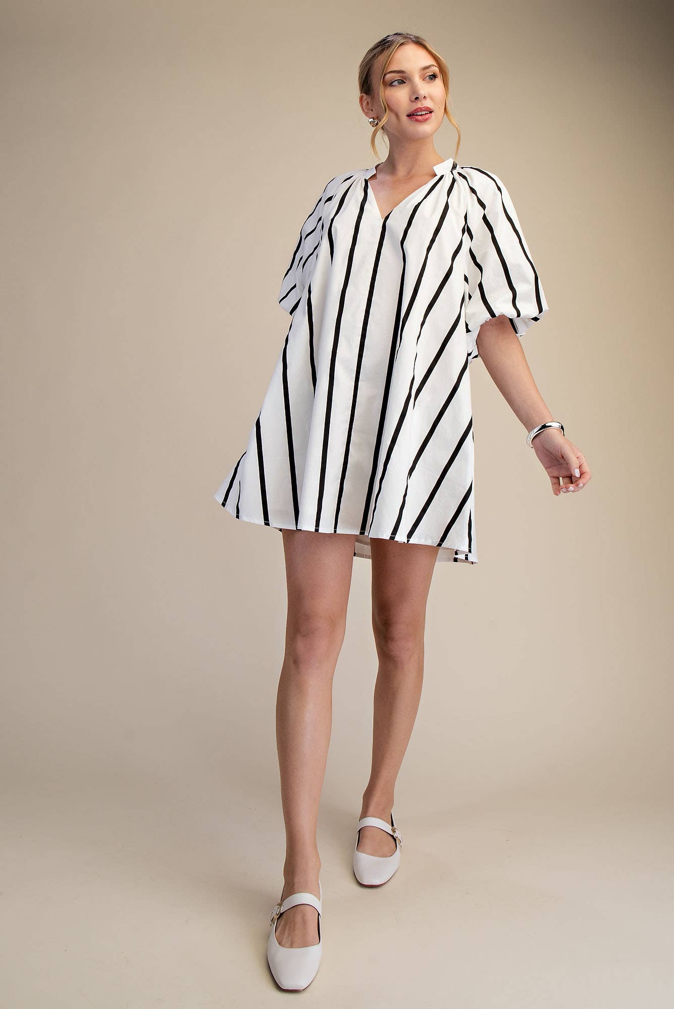 Puff-Sleeve Stripe Mini Shift Dress: Kelly Green / M