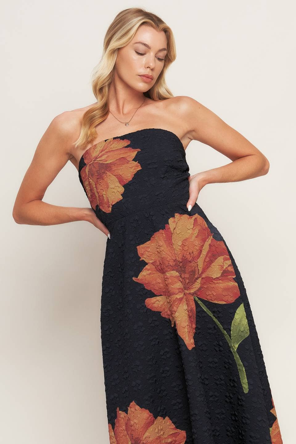 A printed textured woven midi dress - ID23194: Black / Contemporary / S