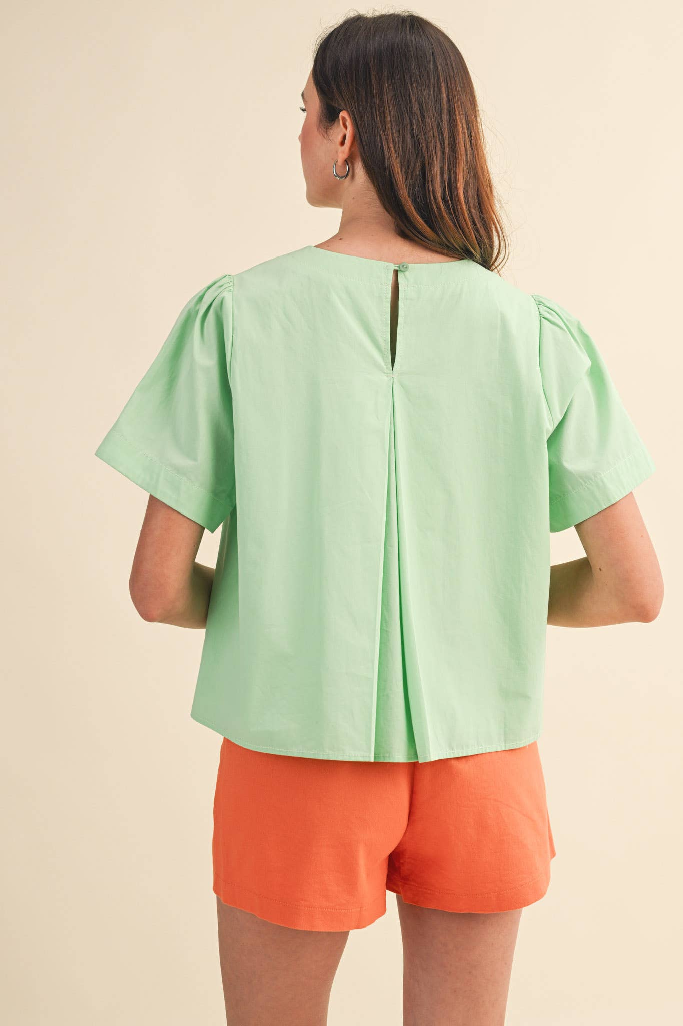 SEAM DETAIL SHORT SLEEVE BOXY TOP MTP4795: APPLE GREEN / M
