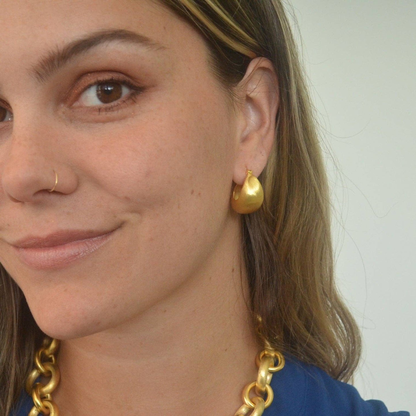 MAGDA EARRINGS: Model Wearing Gold