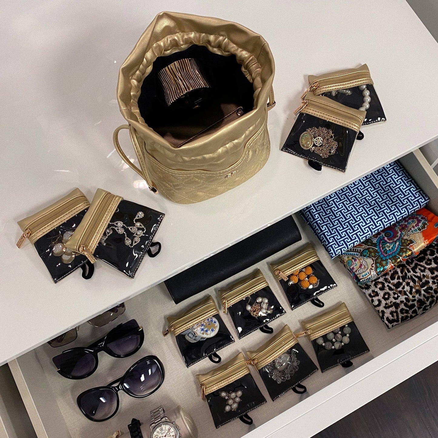 Oprah's Favorite Things 2021 - Ultra Jewelry Case - Gold