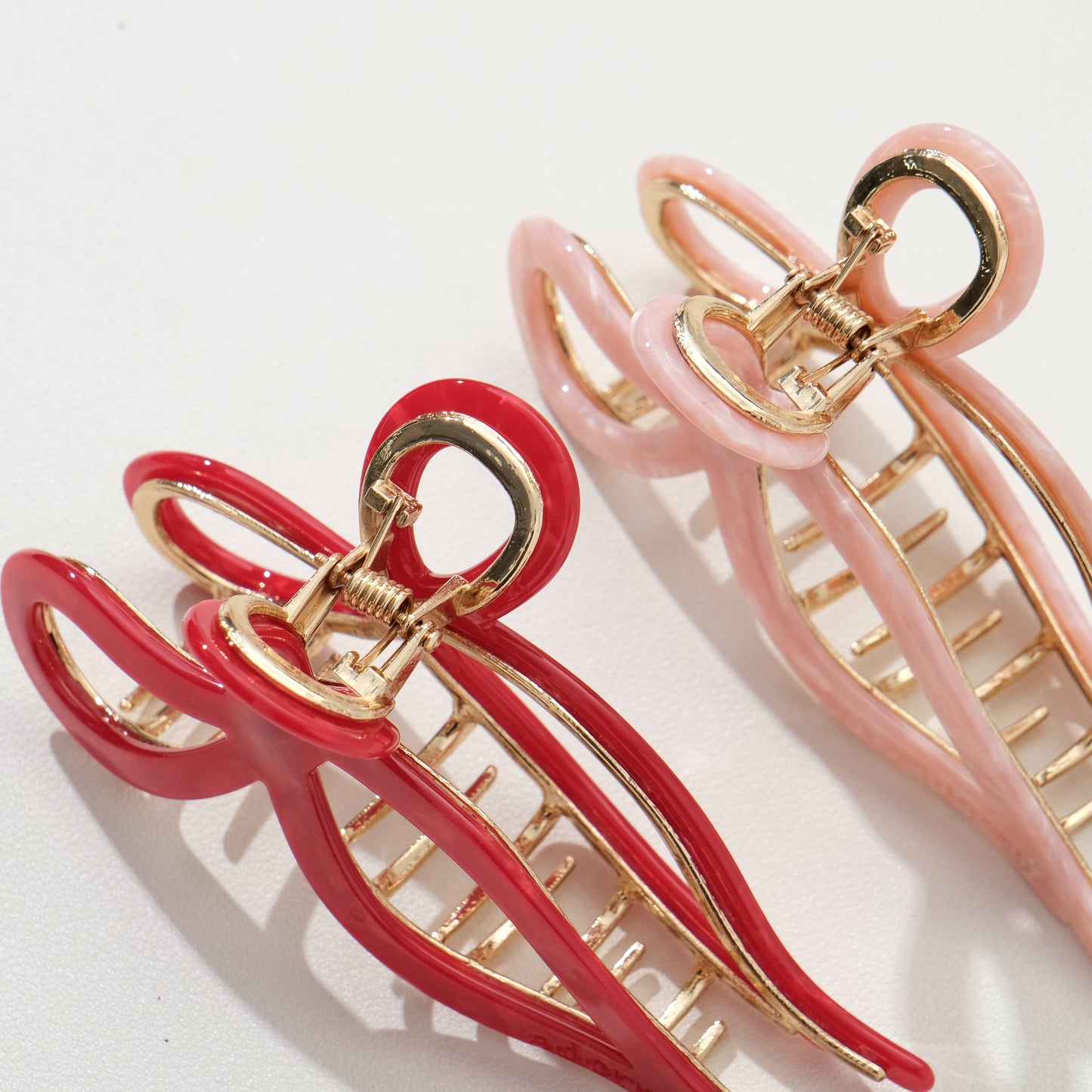 Sabrina Valentine | Large Ribbon Metal Bow Claw Clip : Assorted