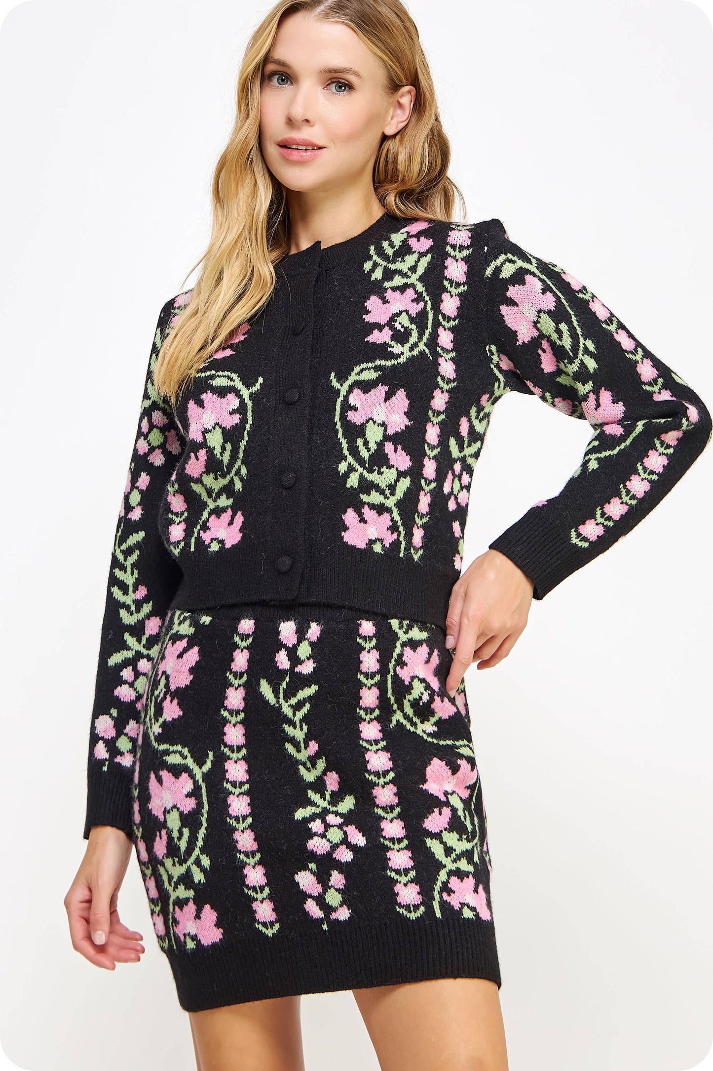 Floral Intarsia Sweater Cardigan: Cream / M