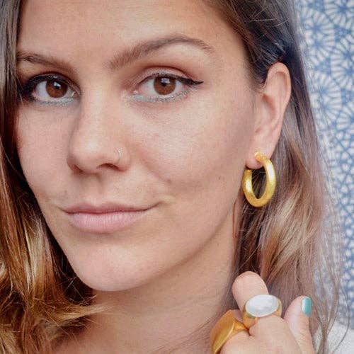 BINSA EARRINGS HOOPS: Gold