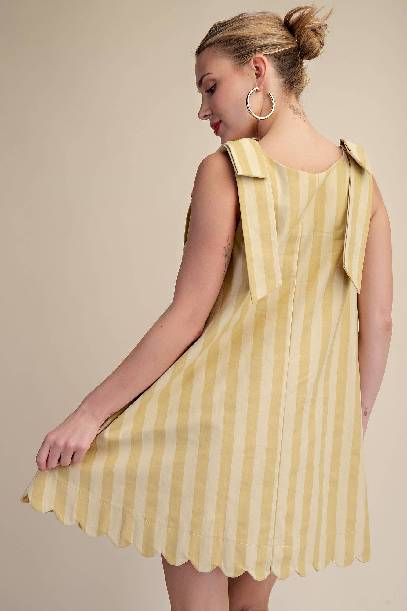 Scoop Neck Bow Shoulder Scallop Mini Dress: Taupe / M
