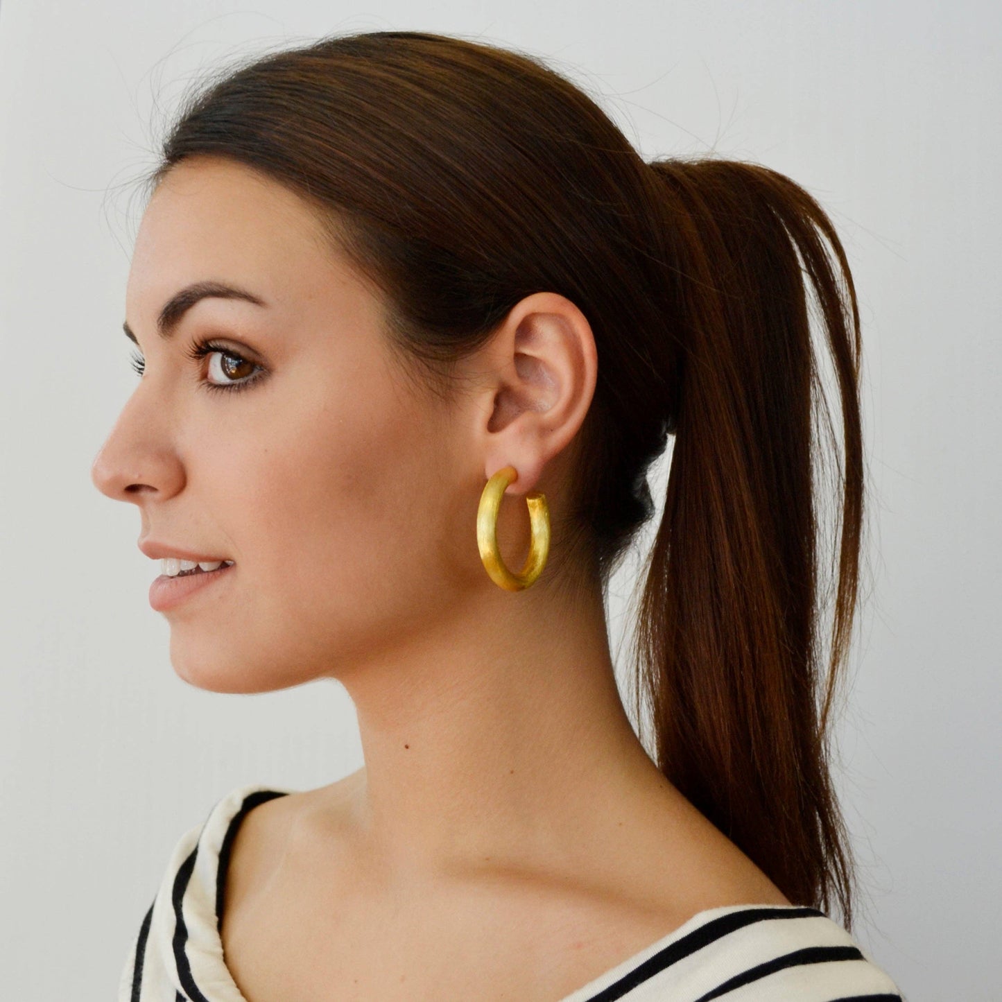 LAURENCE HOOP EARRINGS: Gold