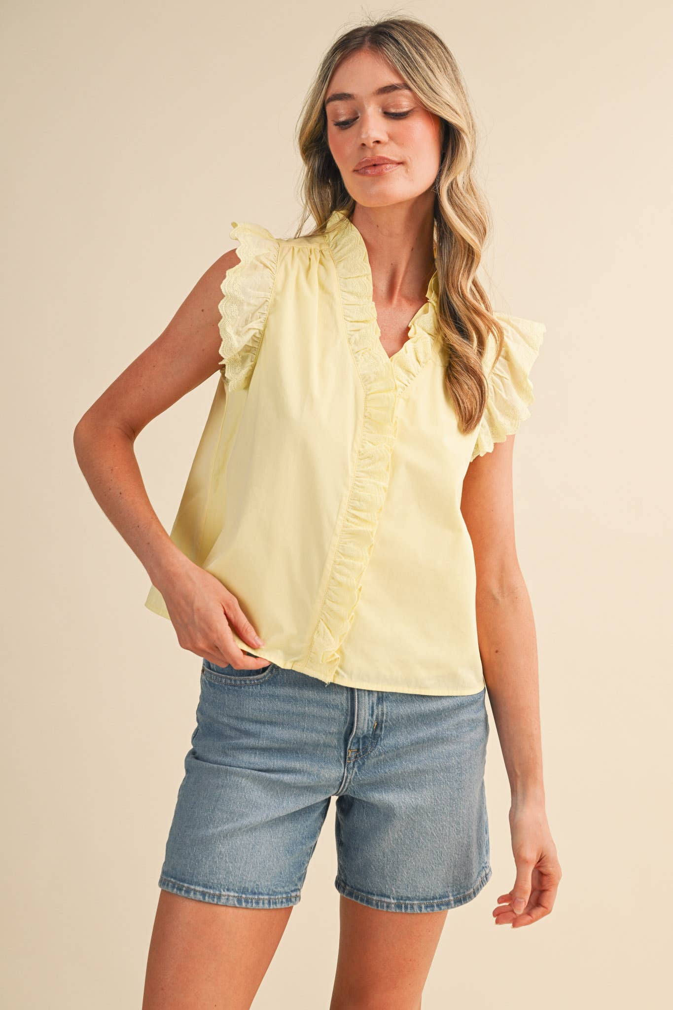 LACE TRIM RUFFLED BUTTON DOWN TOP MTP4764: LEMON DROP / M