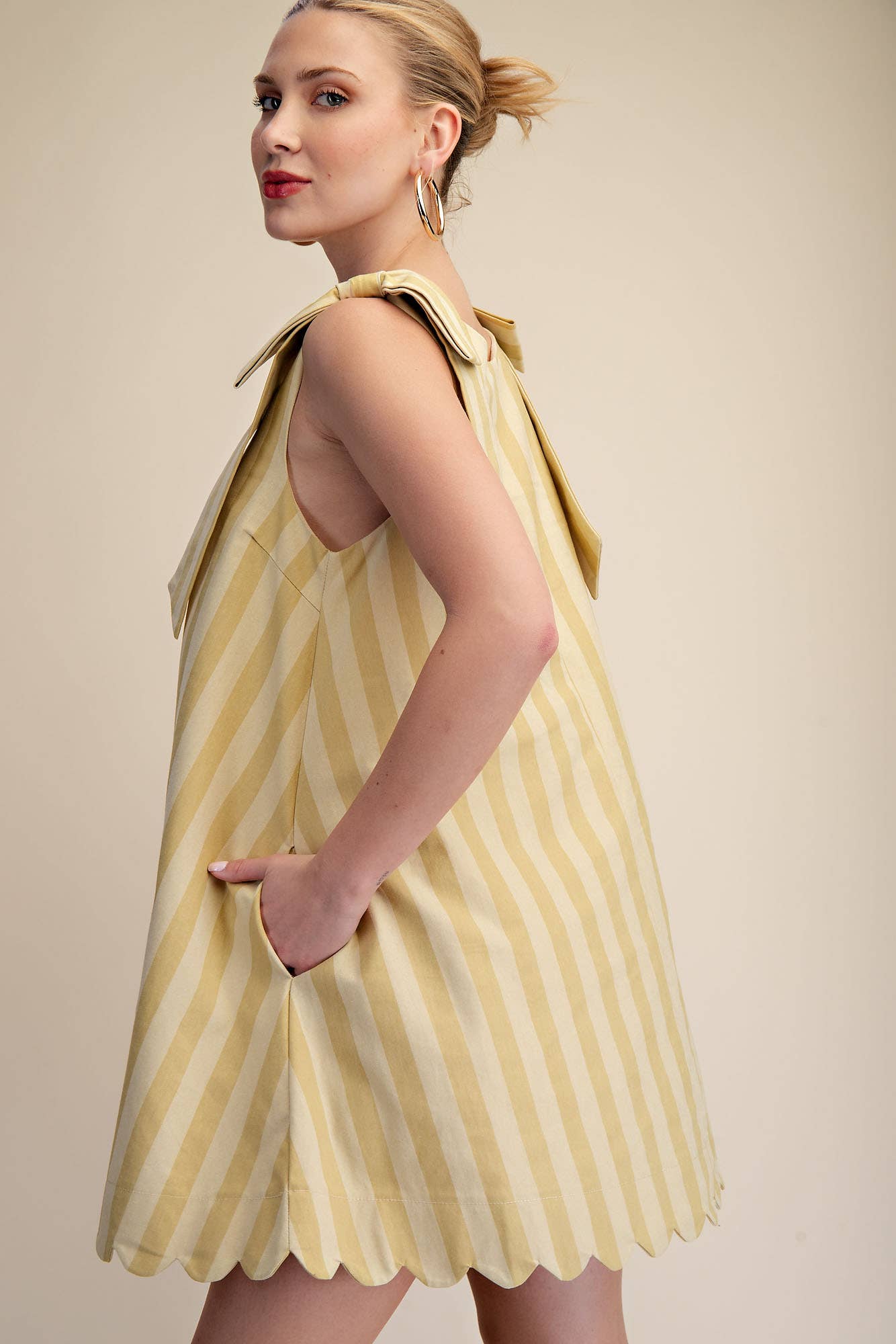 Scoop Neck Bow Shoulder Scallop Mini Dress: Taupe / M