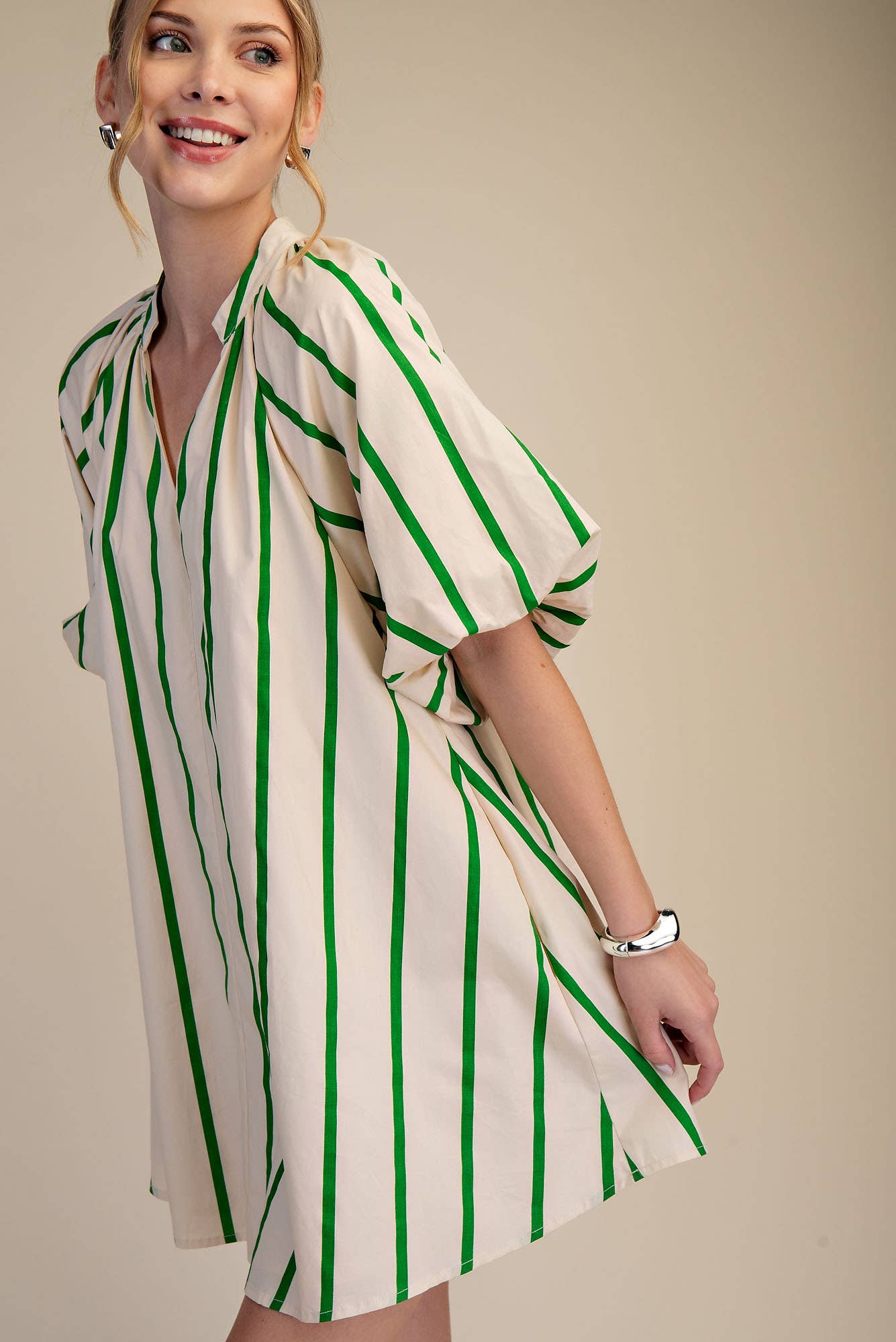 Puff-Sleeve Stripe Mini Shift Dress: Kelly Green / L