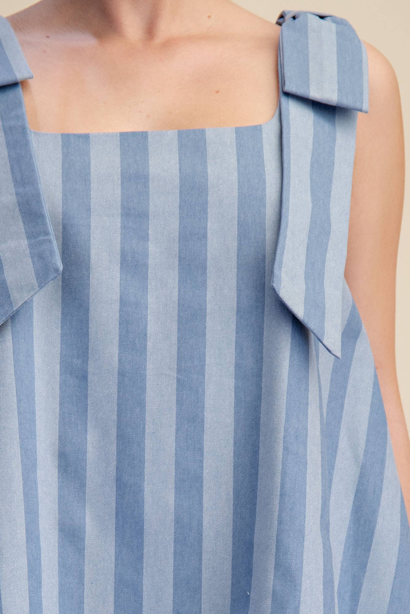 Scoop Neck Bow Shoulder Scallop Mini Dress: Taupe / S