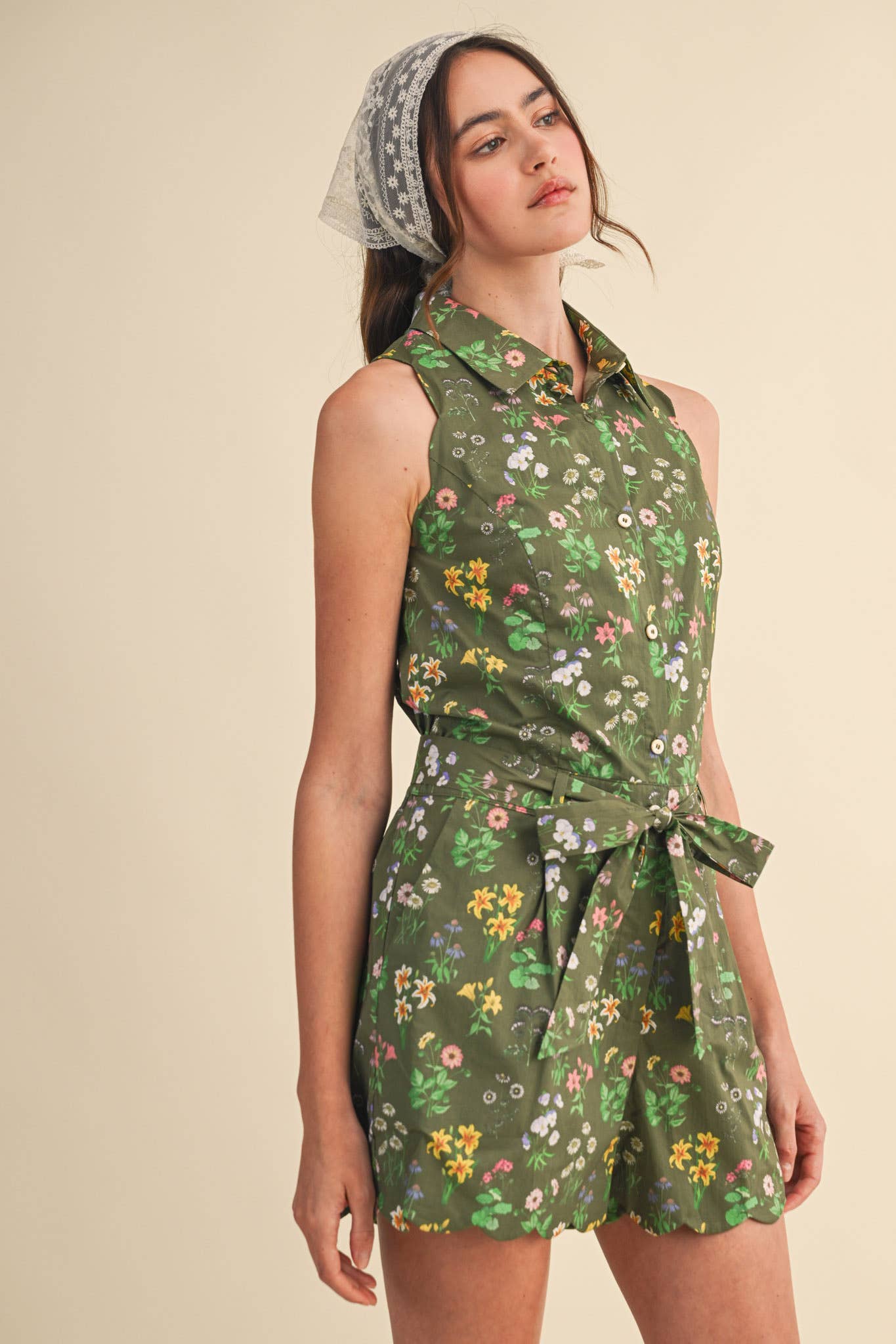 FLORAL PRINT SCALLOPED EDGE BUTTON DOWN ROMPER MP4898: OLIVE FLORAL / L