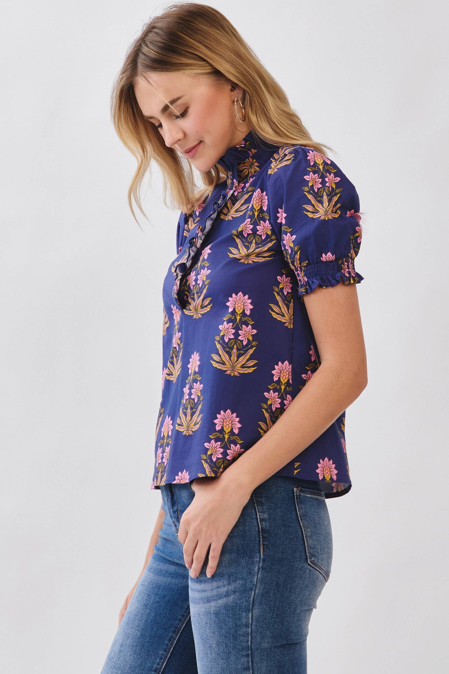 CT10117-Floral Print Ruffled Mock Neck Blouse: NAVY / L