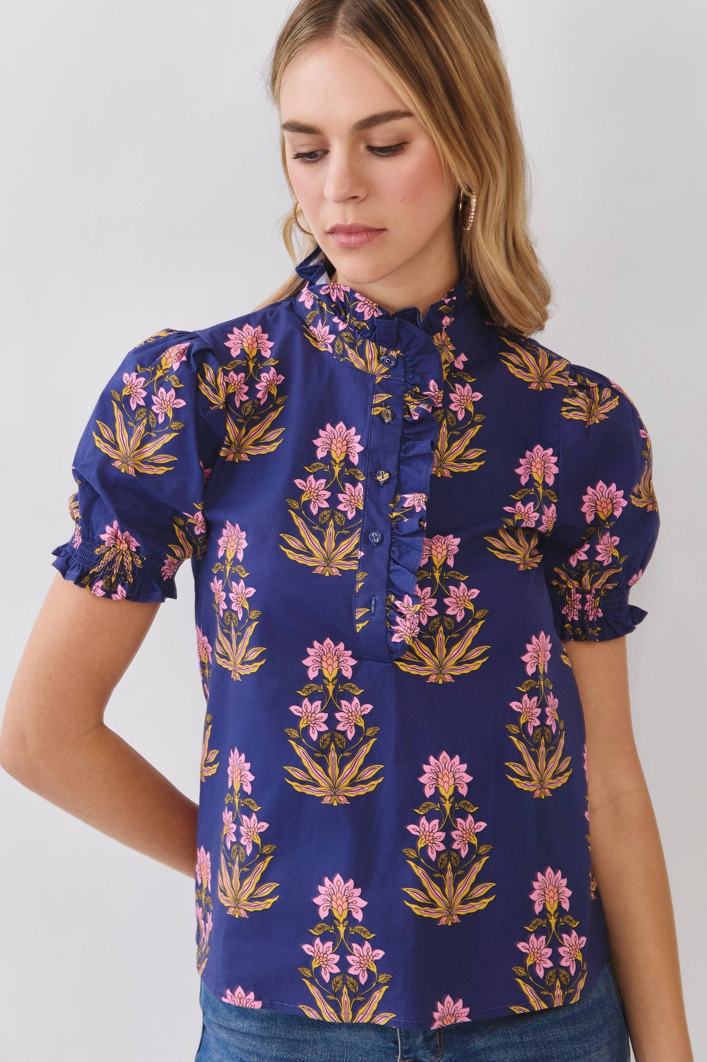 CT10117-Floral Print Ruffled Mock Neck Blouse: NAVY / L