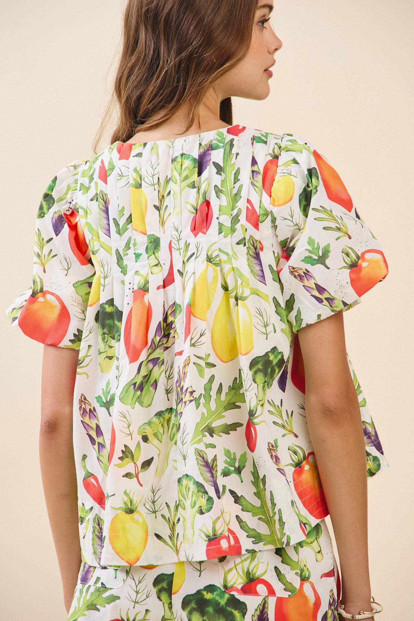 CT9559-Fruit Print Pleated Neckline Poplin Top: MULTI / L